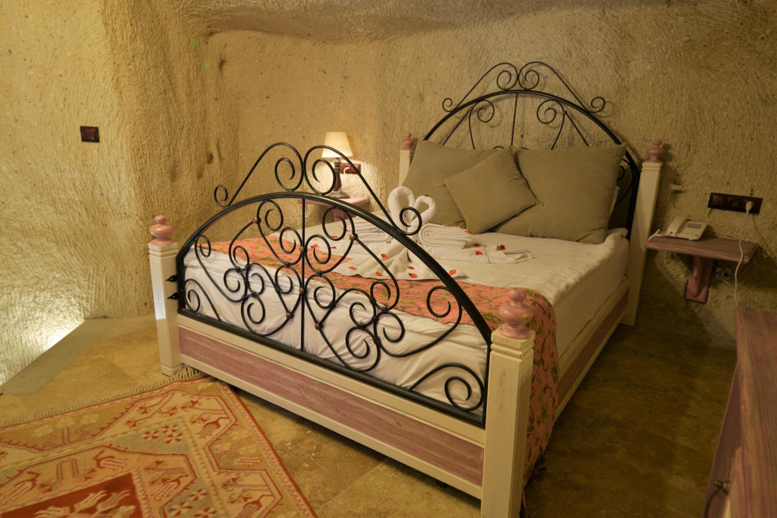 Caftan Cave Suites - Image 71