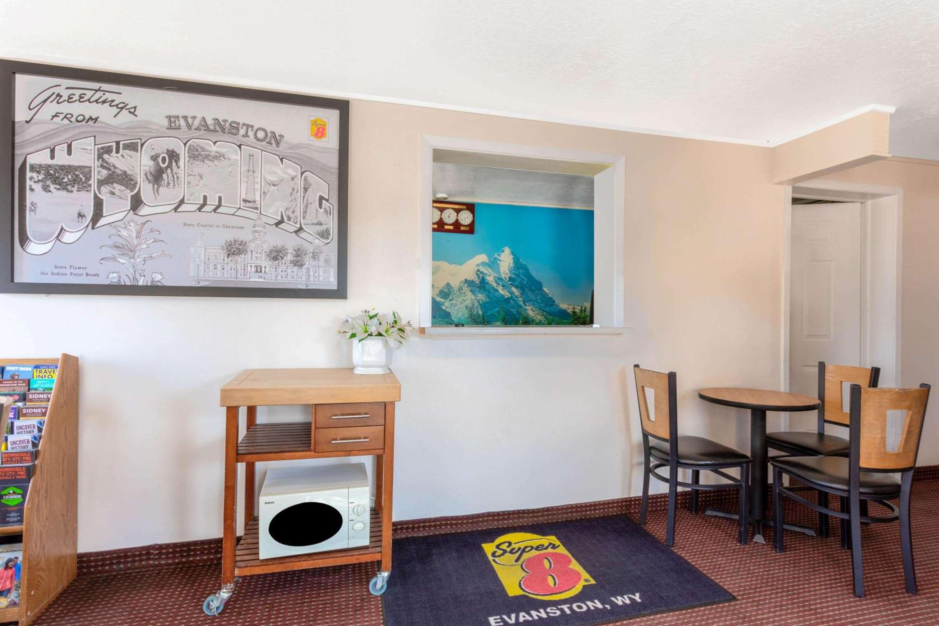 Evanston Vacations - Super 8 by Wyndham Evanston - Property Image 2