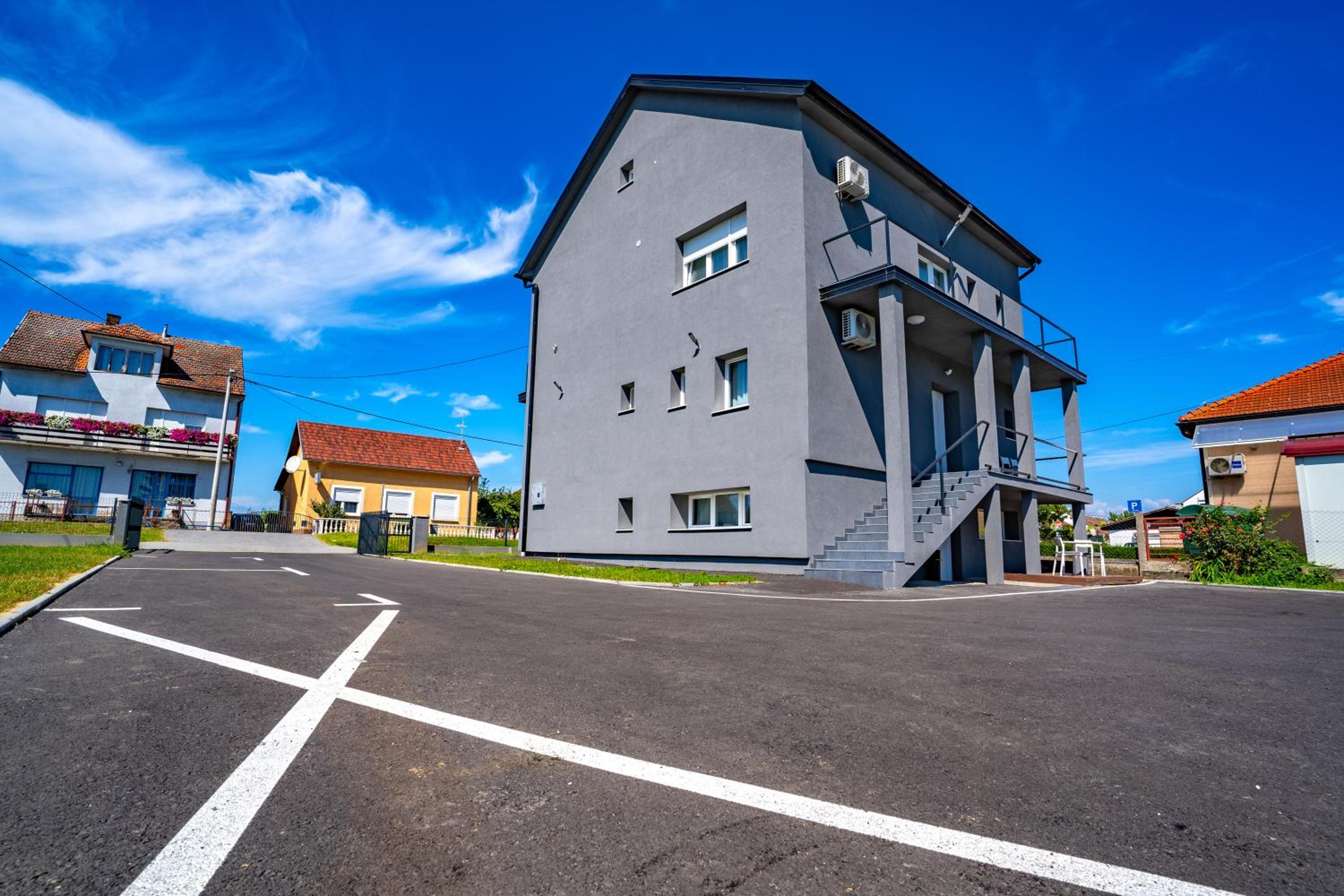 Hotel KM therooms BJELOVAR - Image 1