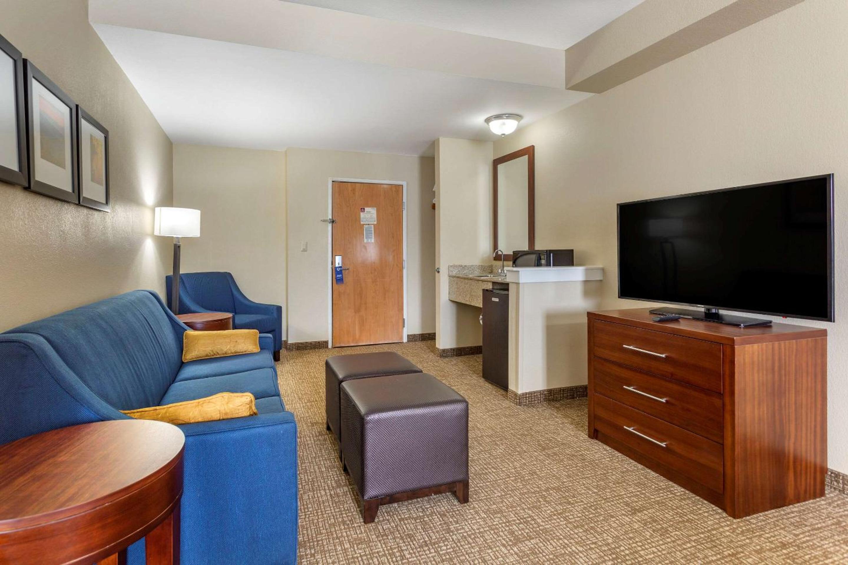 Comfort Suites At Rivergate Mall - Property Image 3