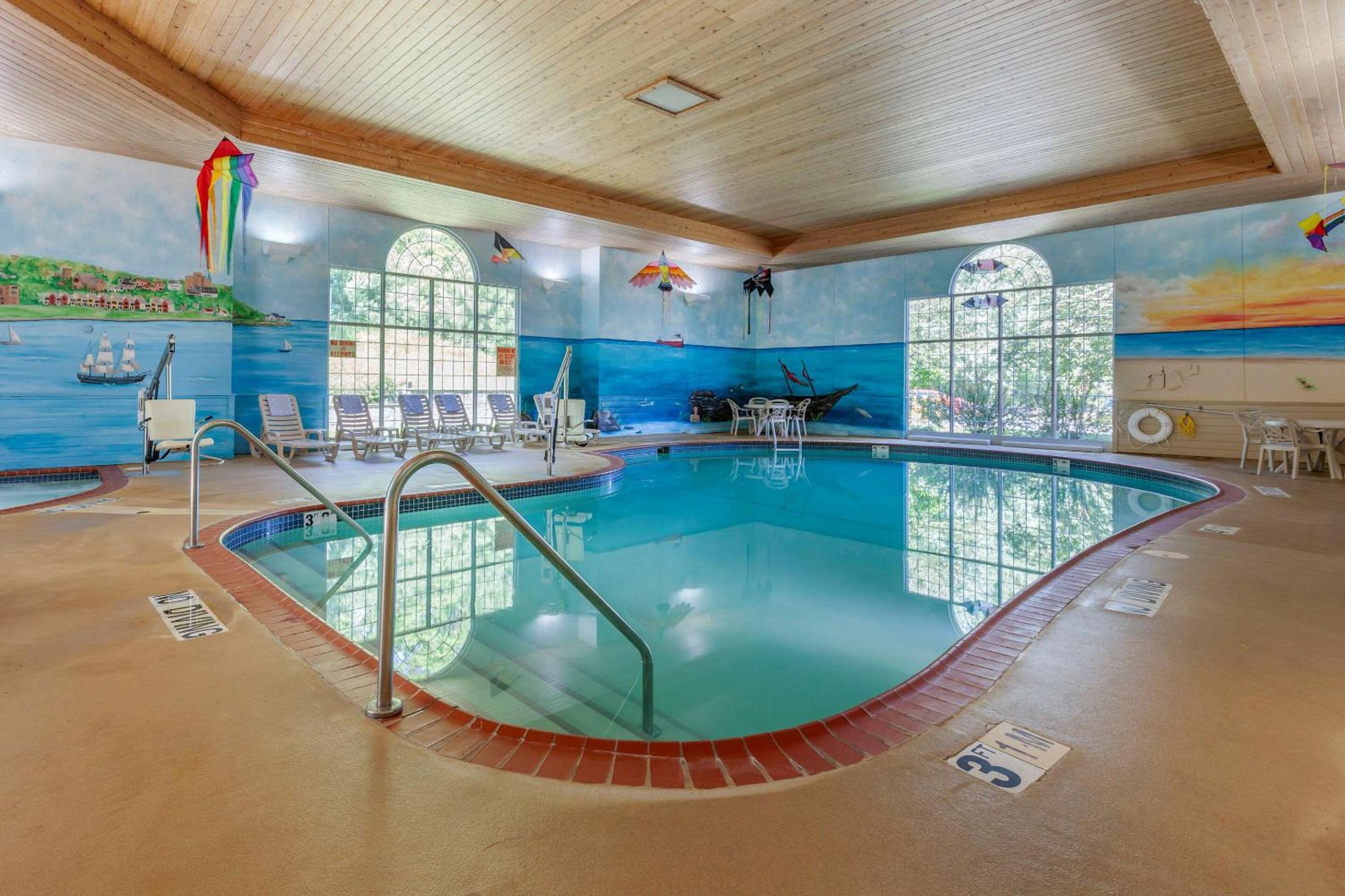 Marquette Vacations - Comfort Suites - Property Image 4
