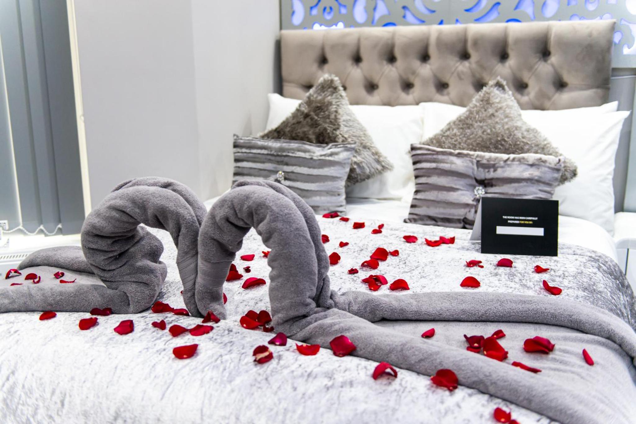 Aphrodite Suites - Image 3