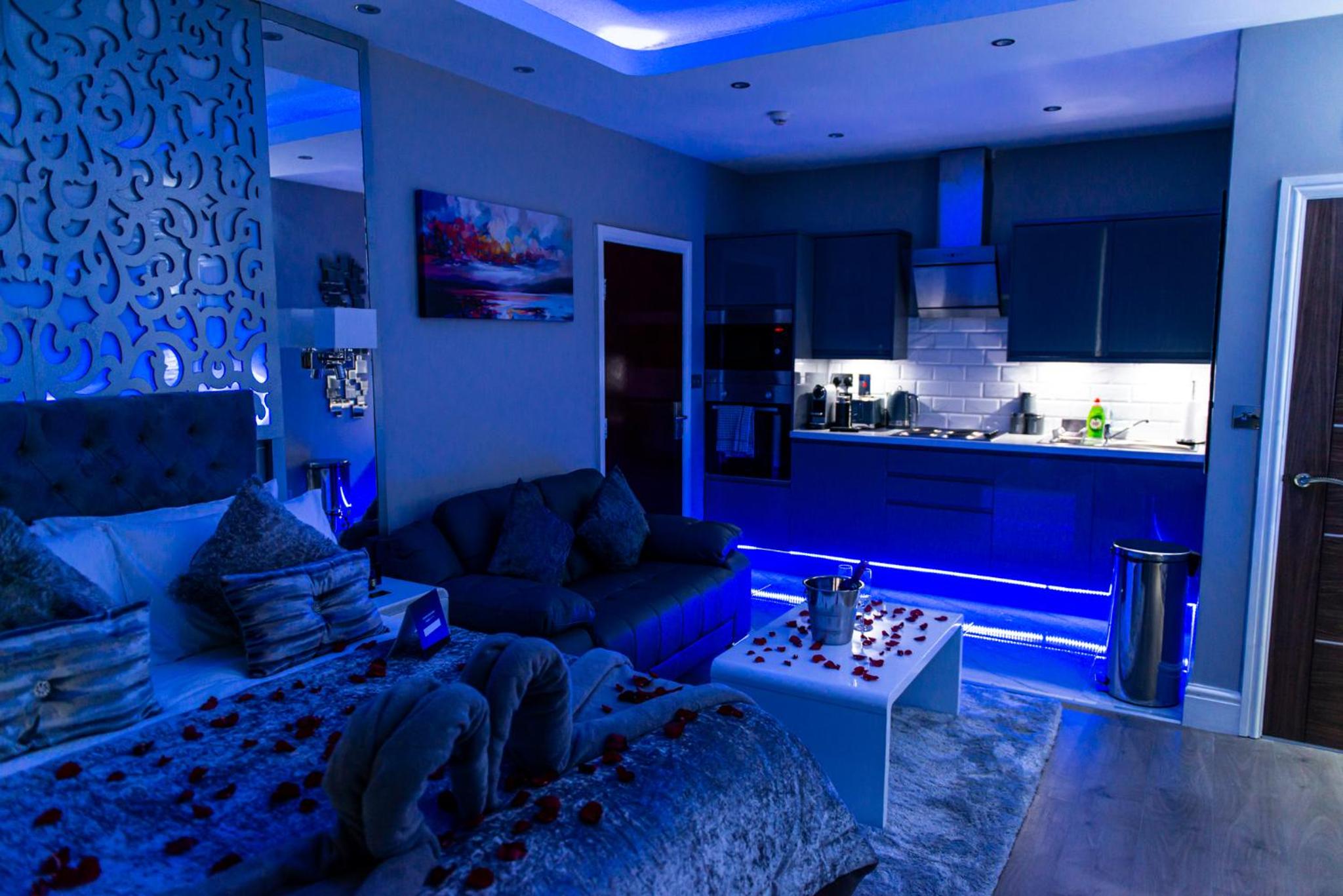 Aphrodite Suites - Image 5