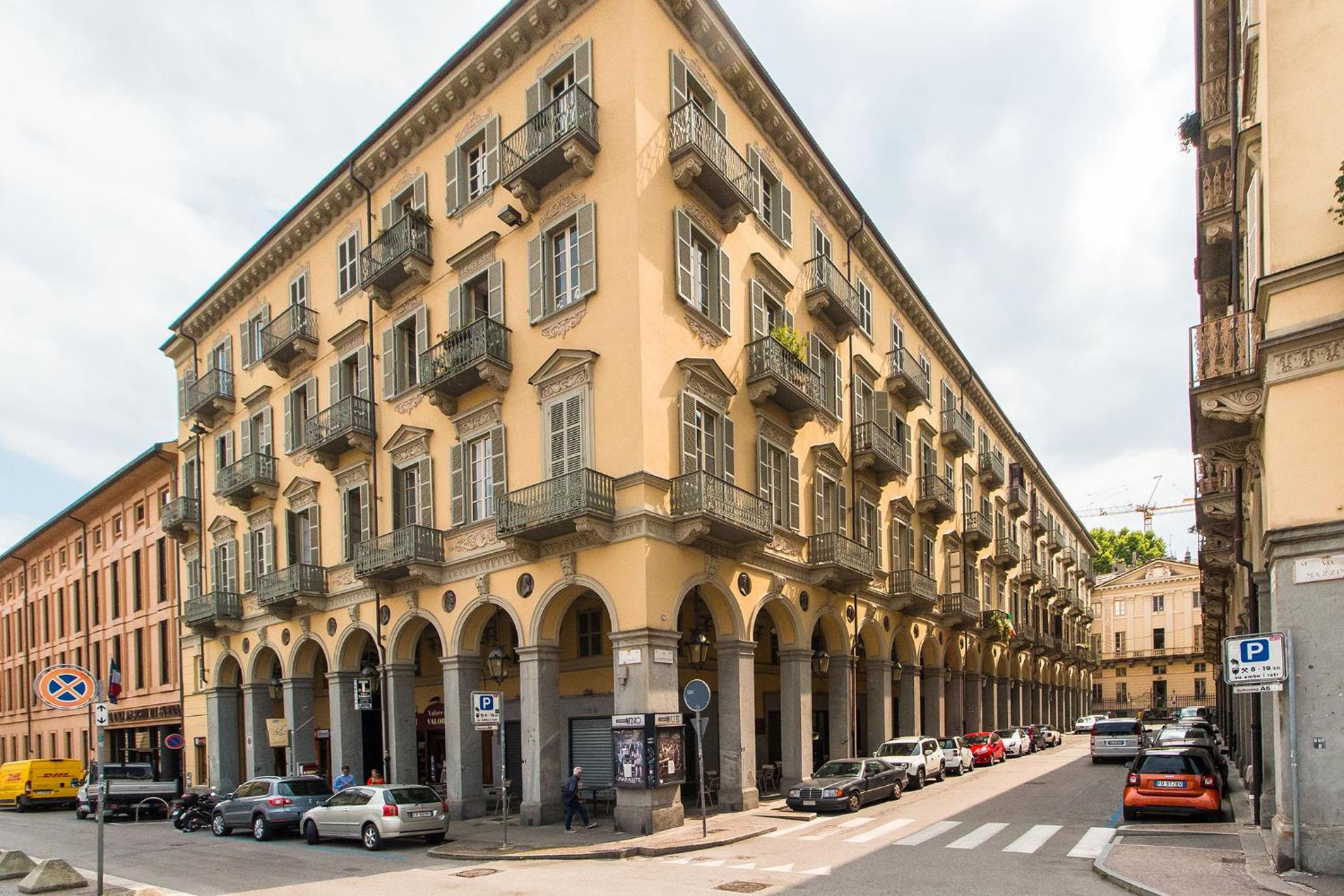 Porta Nuova Central Flat with Balcony view 2