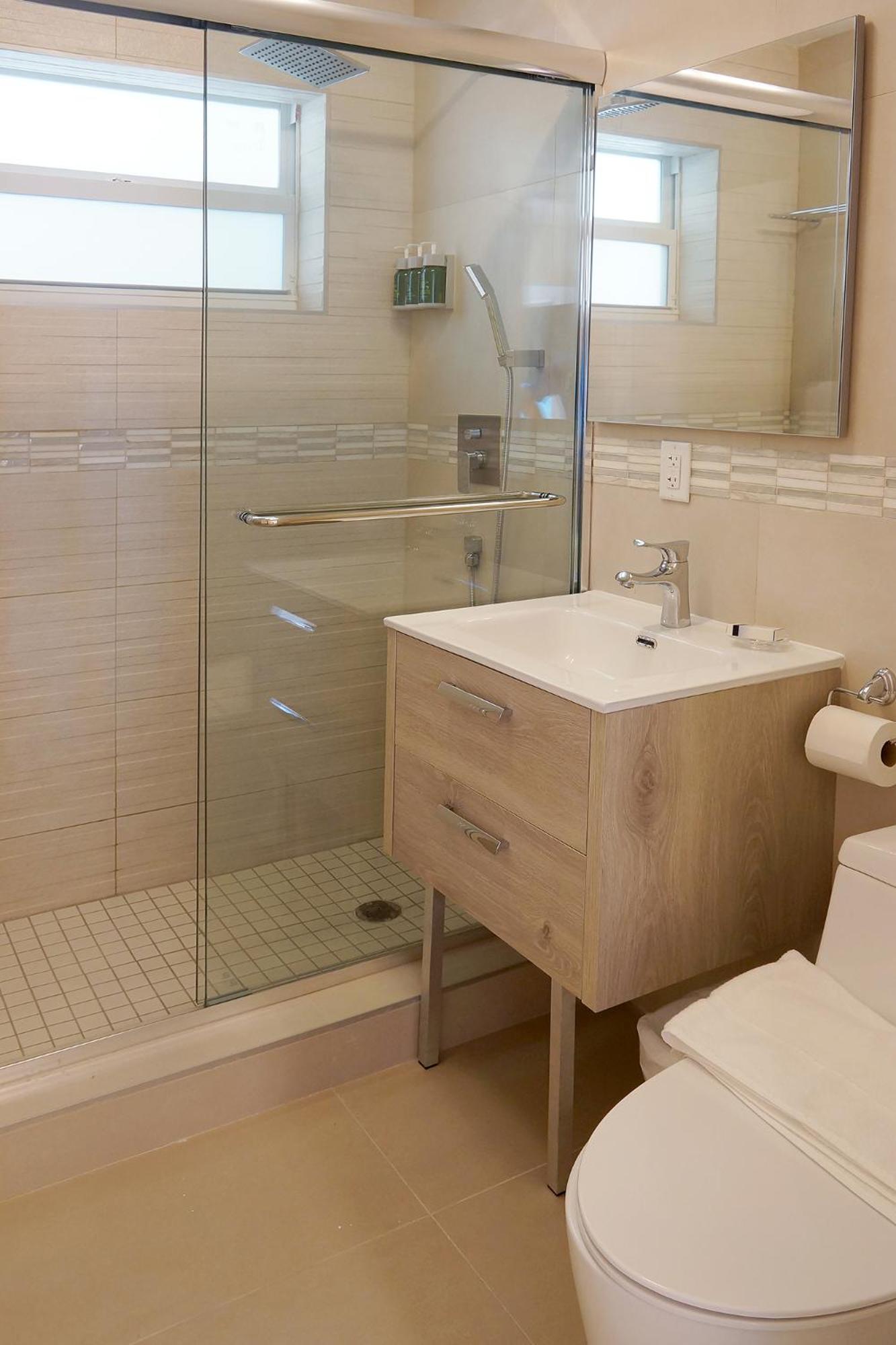 Diane Oceanfront Suites