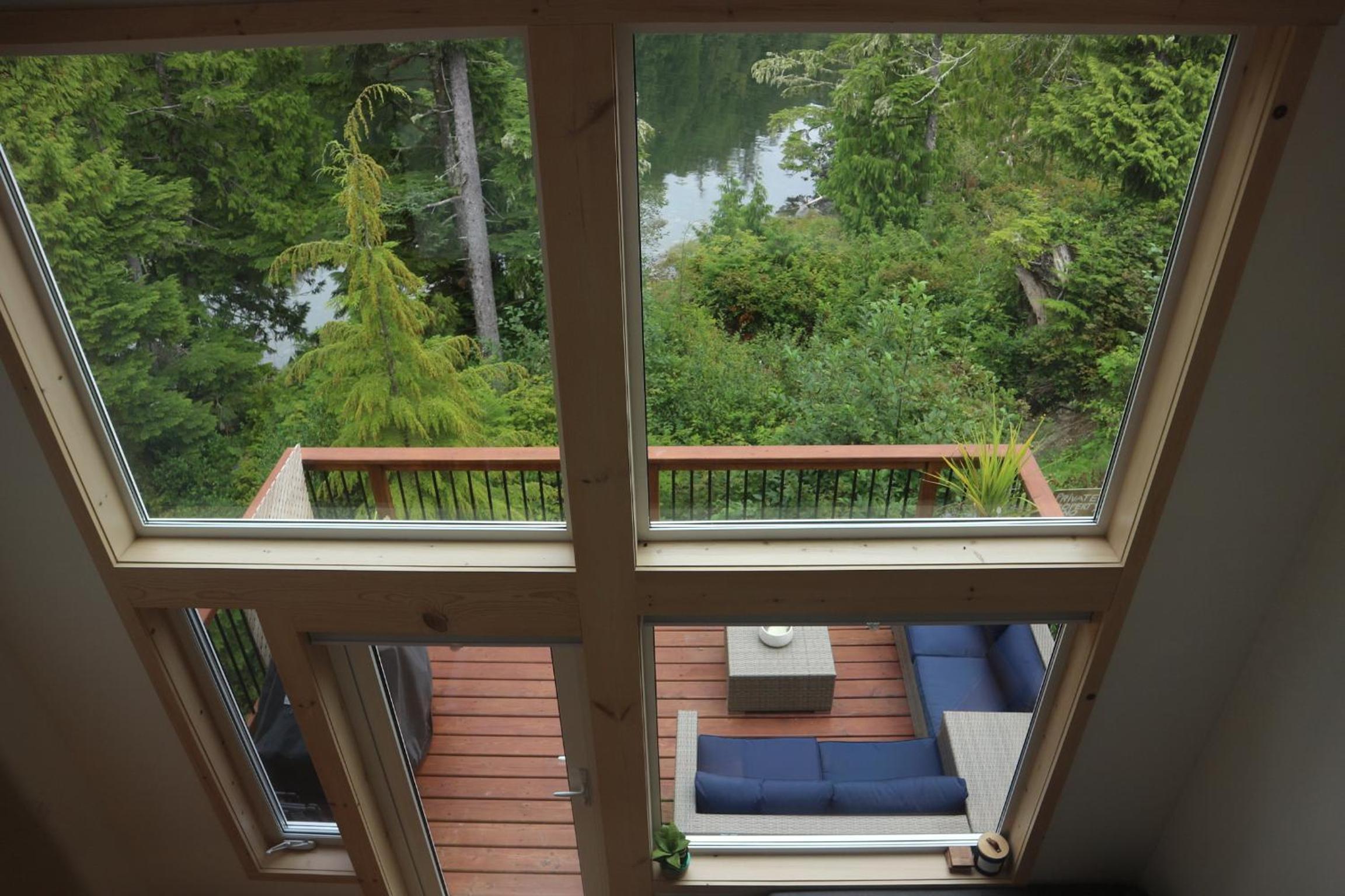 Le Chalet Waterfront Retreat