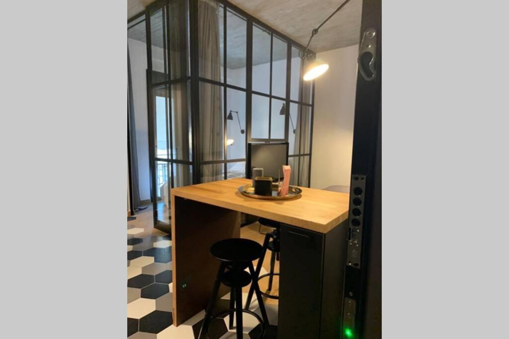 WYN Comfort Studio in Kallithea Near SNFCC and Seasi