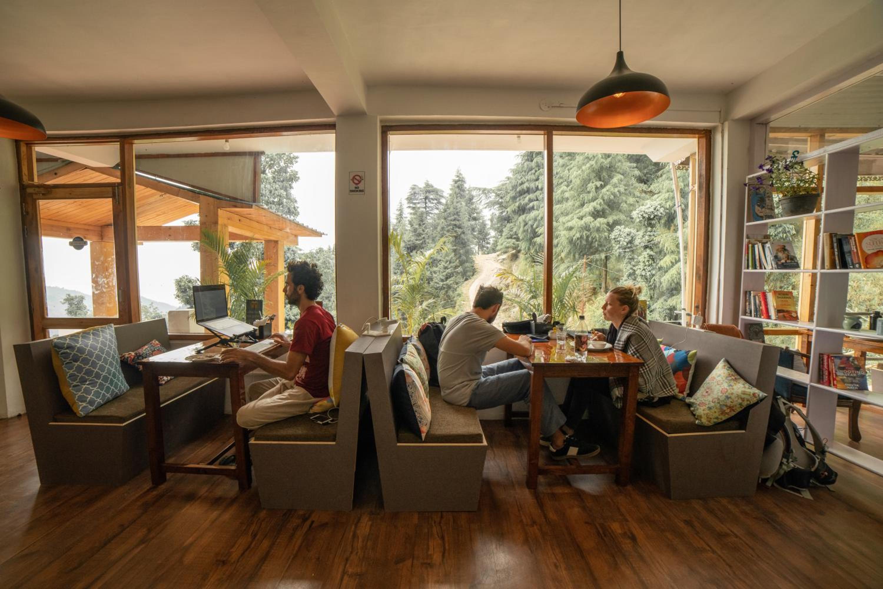 Alt Life Stays - Dharamkot Mcleodganj view 4