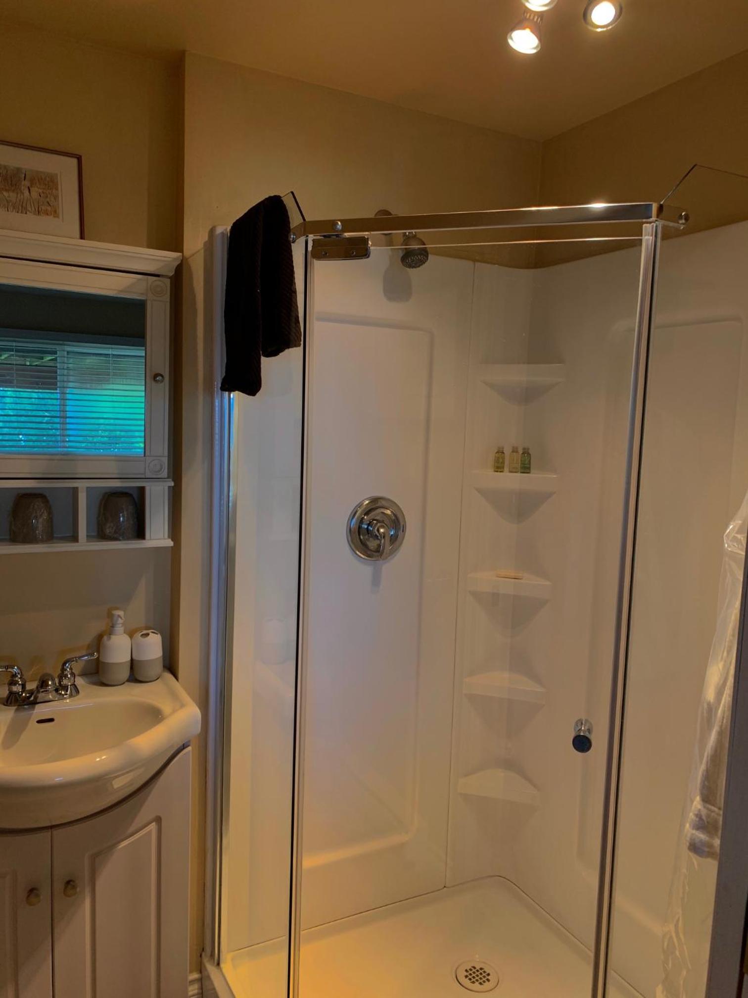 The Fraser River's Edge BB Lodge - Property Image 42