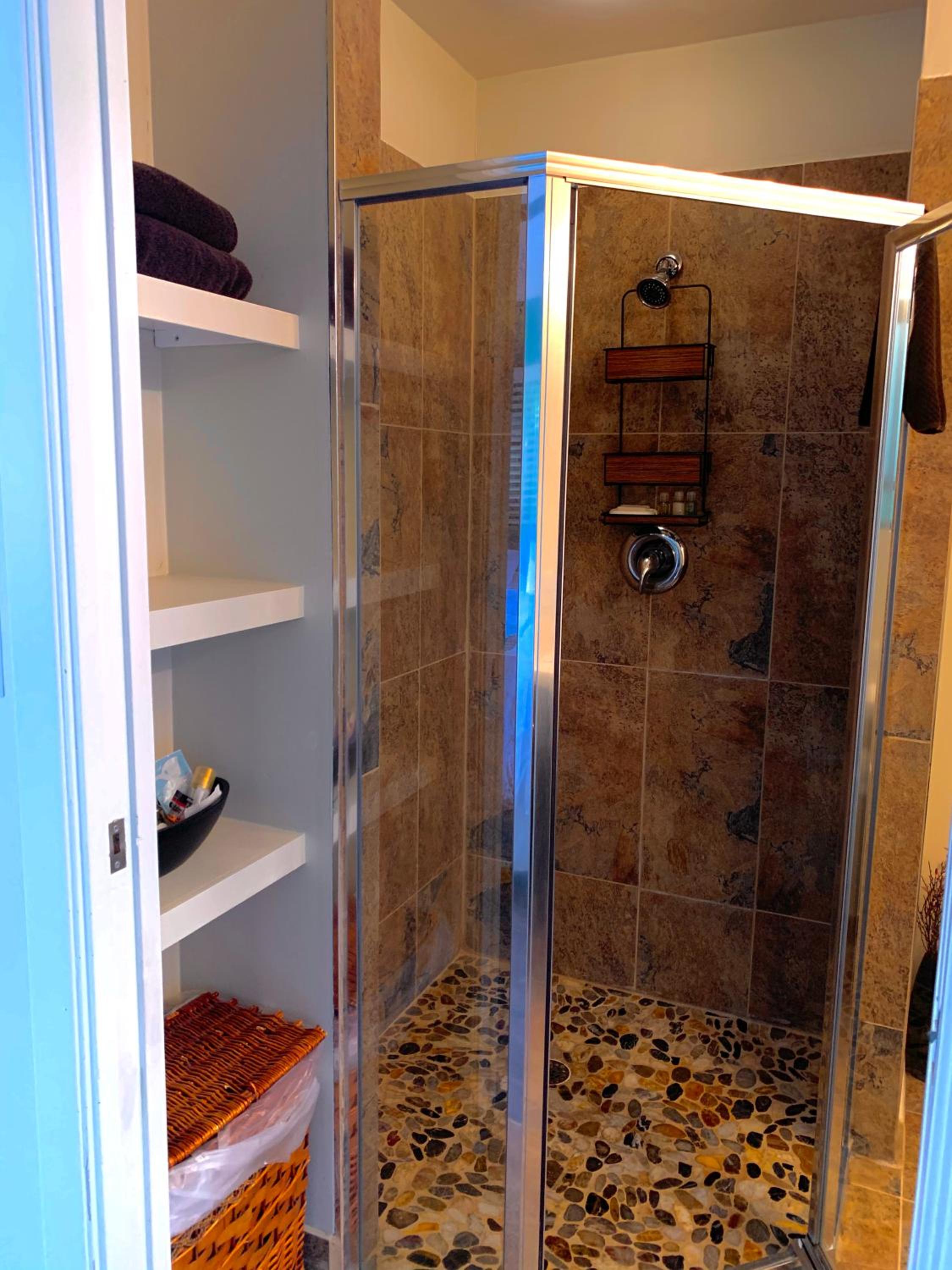 The Fraser River's Edge BB Lodge - Property Image 5