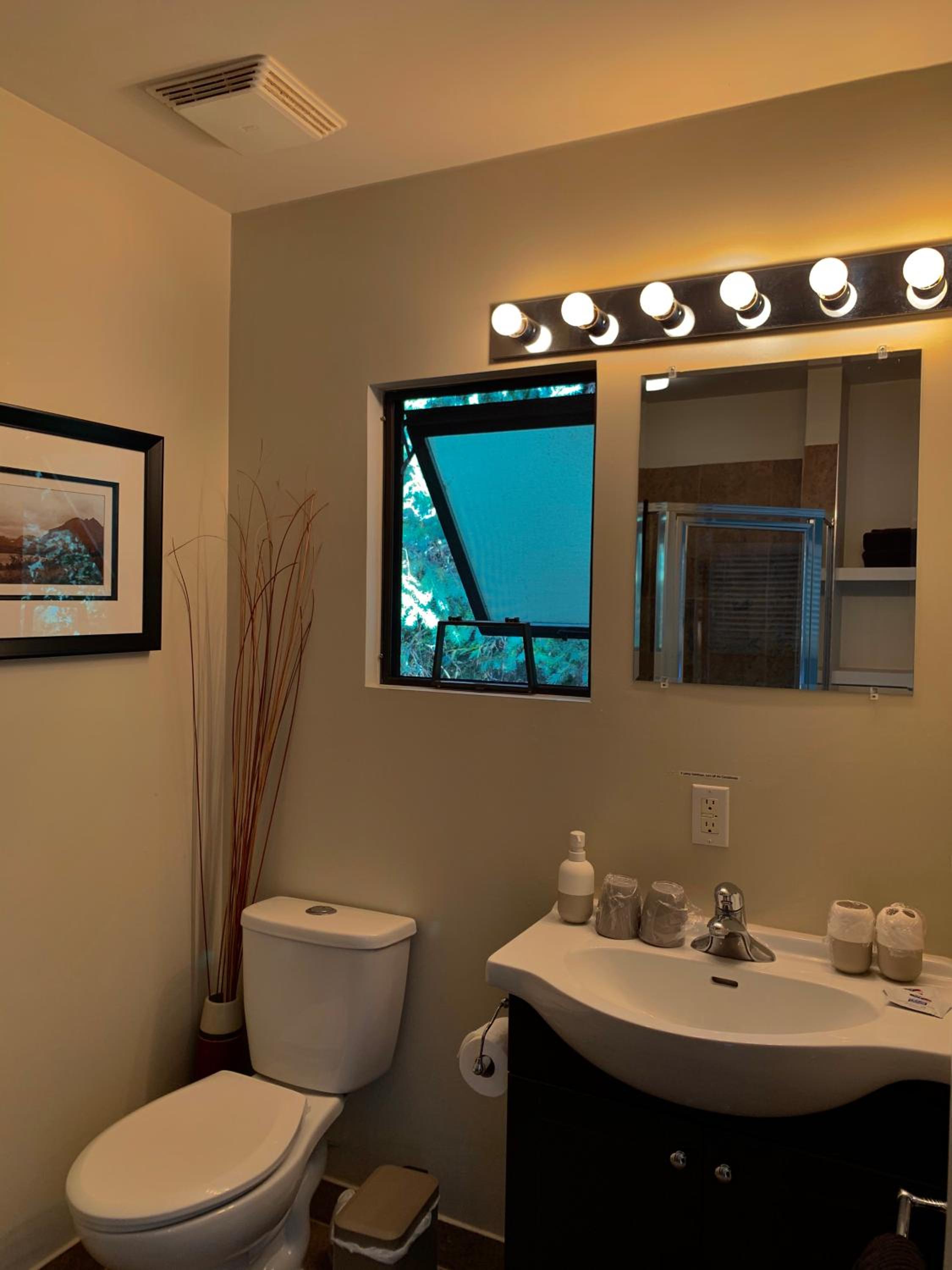 The Fraser River's Edge BB Lodge - Property Image 4