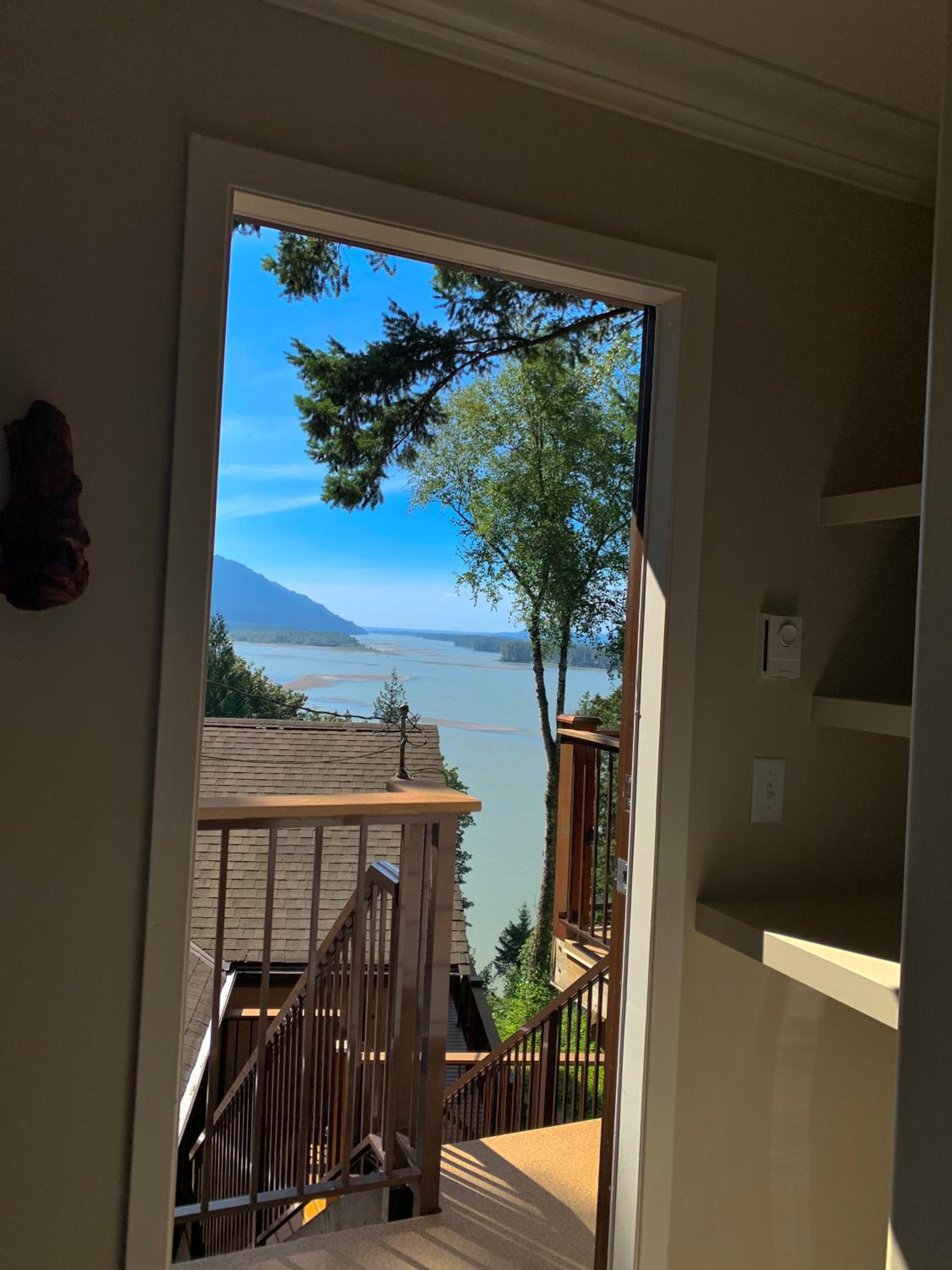 The Fraser River's Edge BB Lodge - Property Image 3