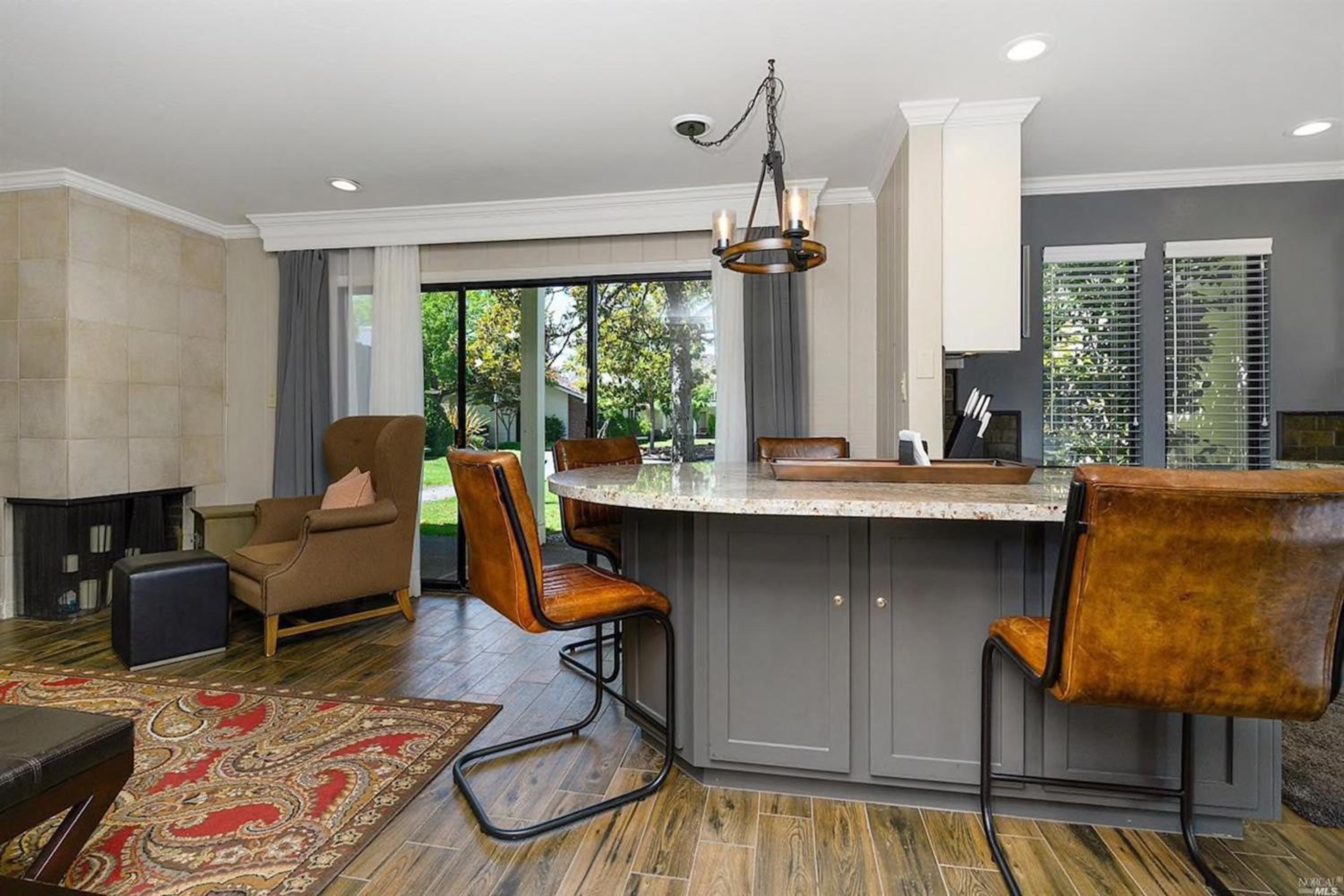 40% OFF Spectacular 1BD Suite inside Silverado view 5