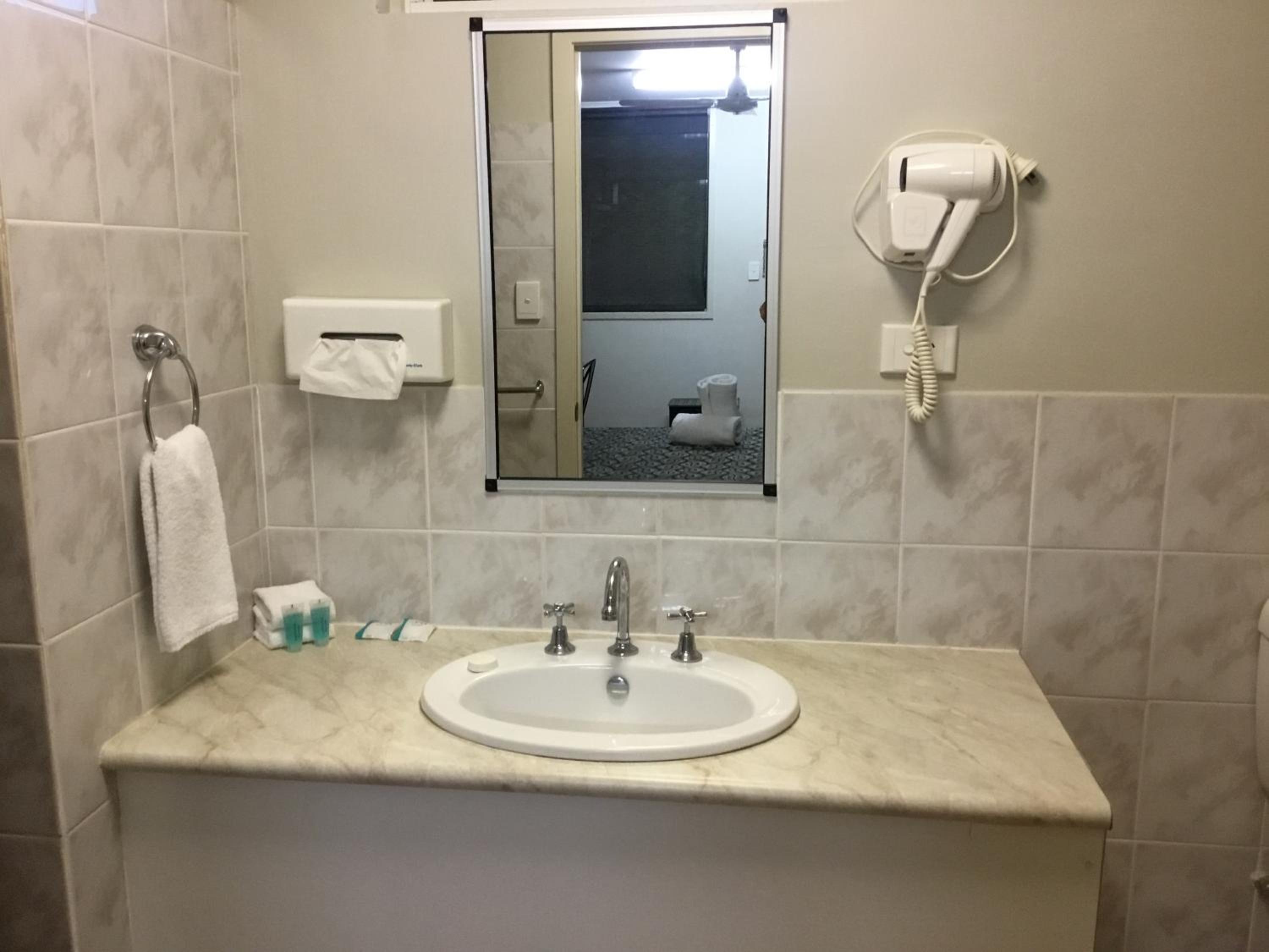 Golden Palms Motor Inn