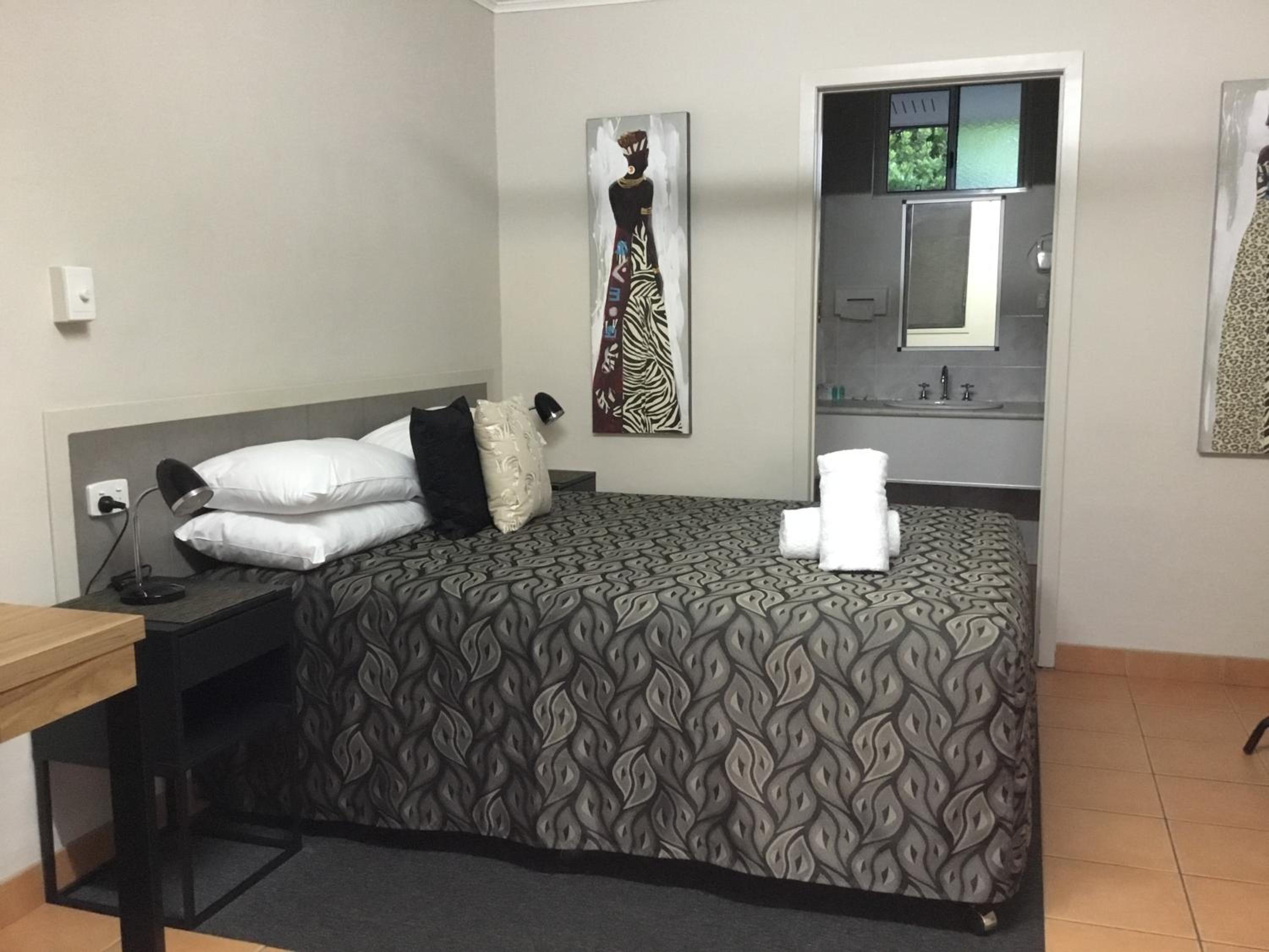 Golden Palms Motor Inn