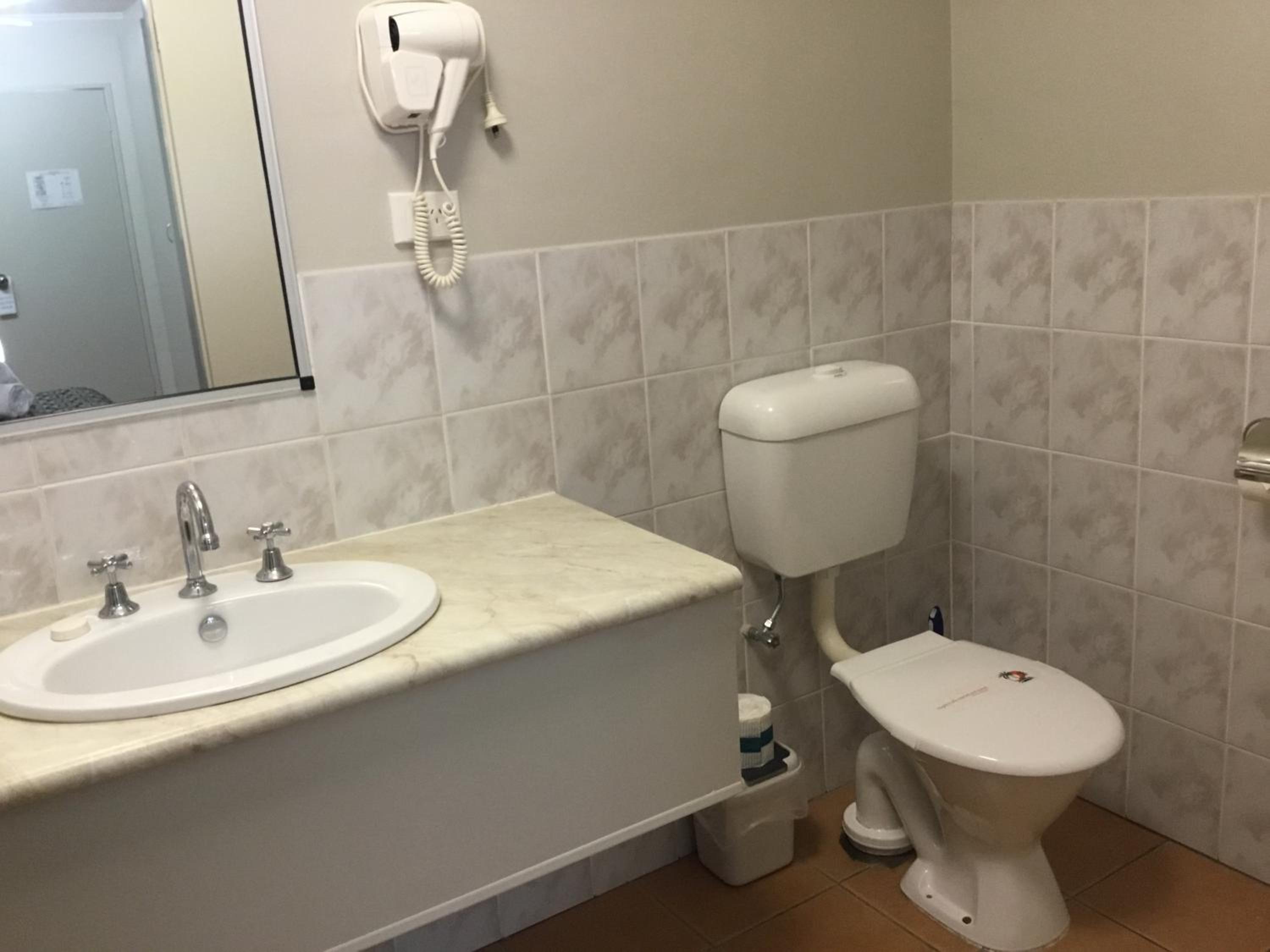 Golden Palms Motor Inn