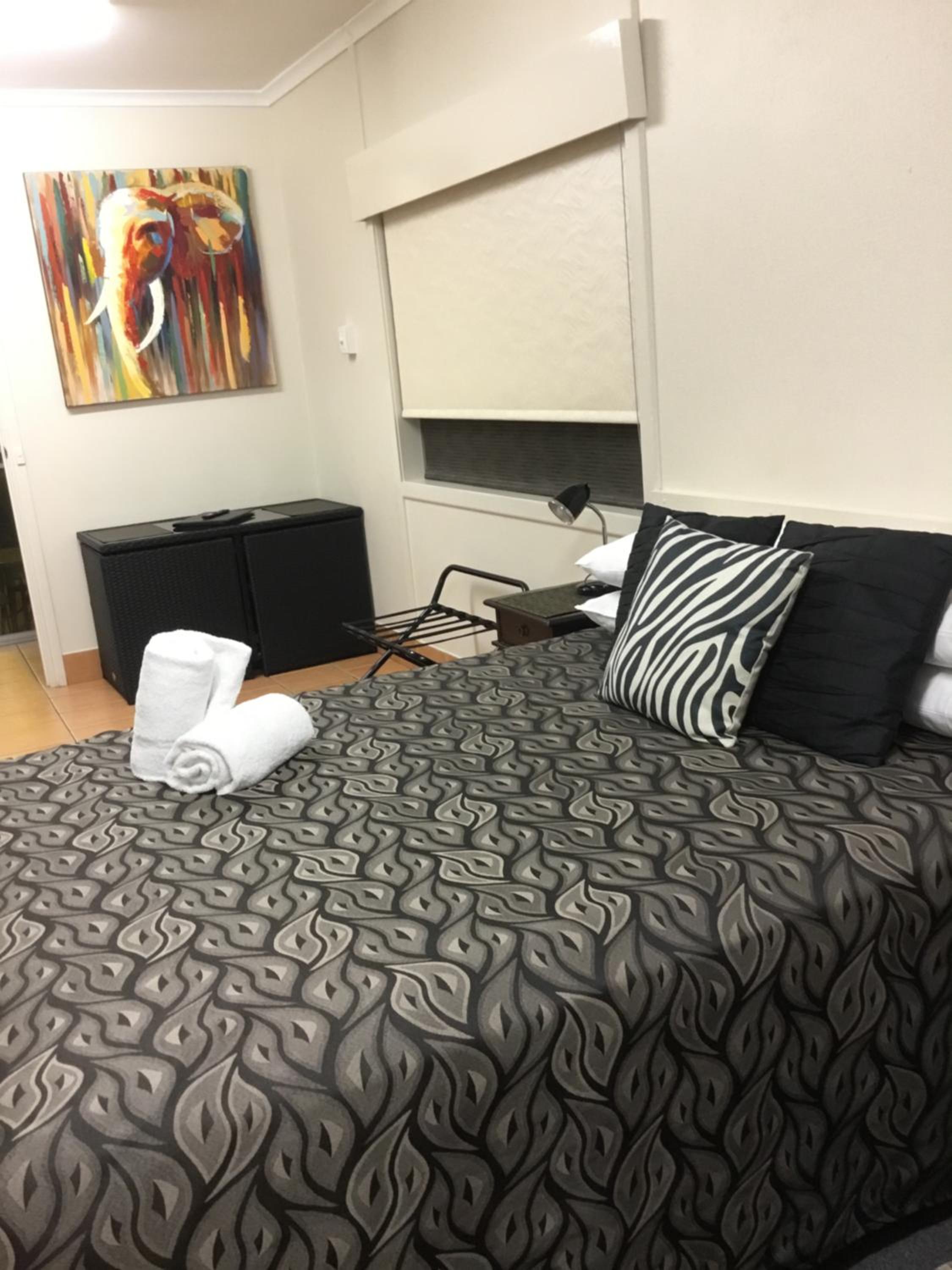 Golden Palms Motor Inn