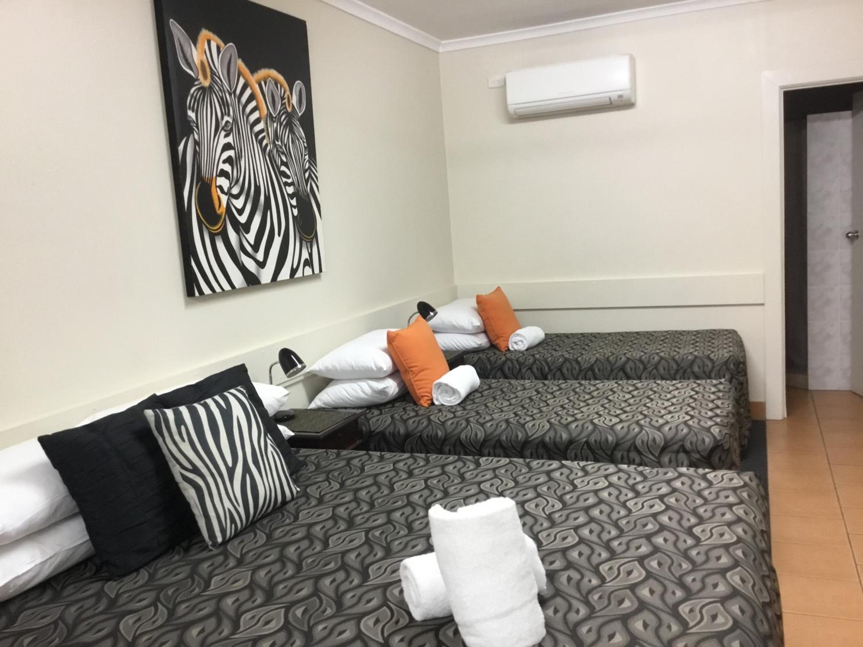 Golden Palms Motor Inn