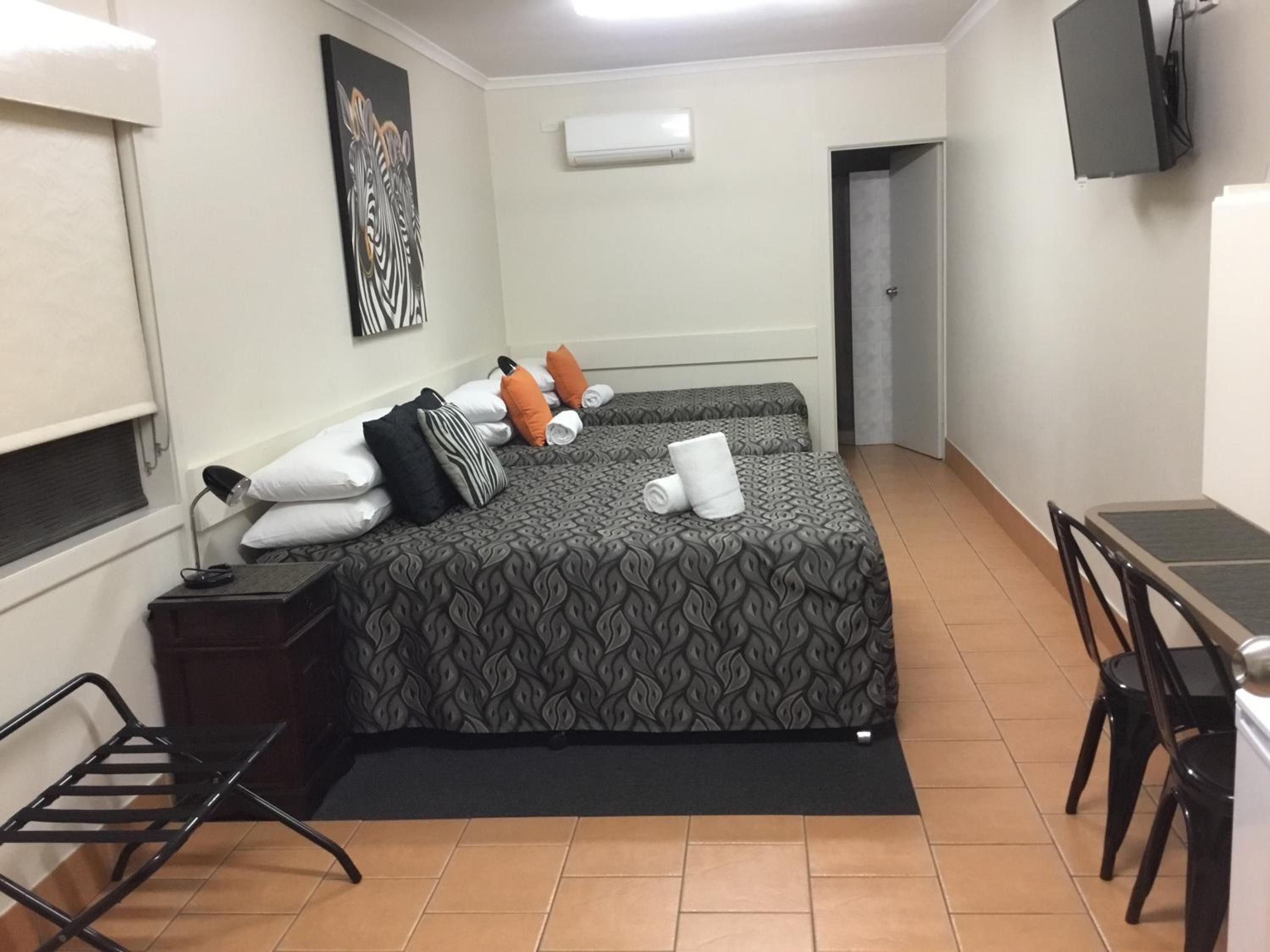 Golden Palms Motor Inn