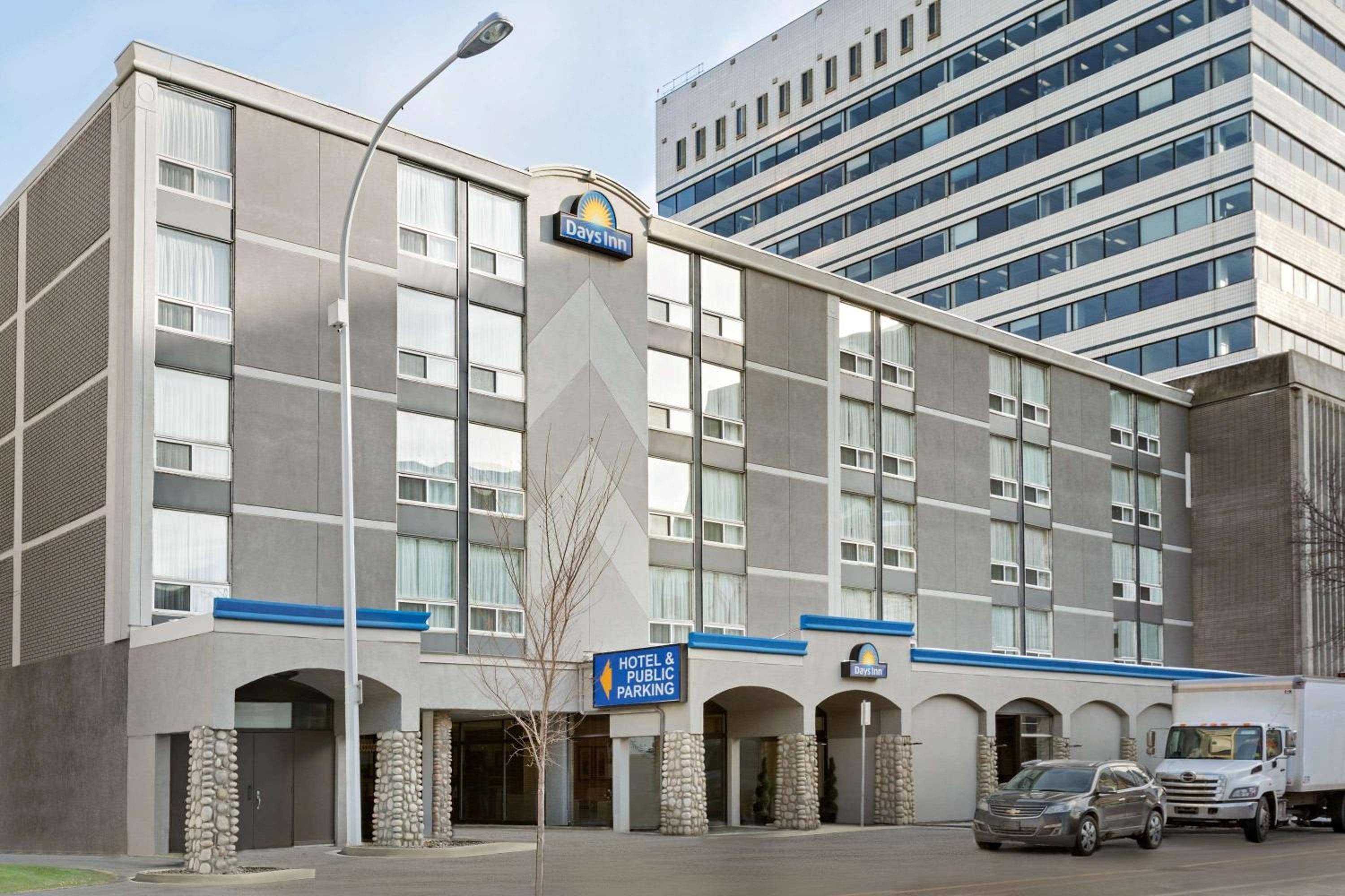 Hotel Days Inn by Wyndham Edmonton Downtown - Image 1