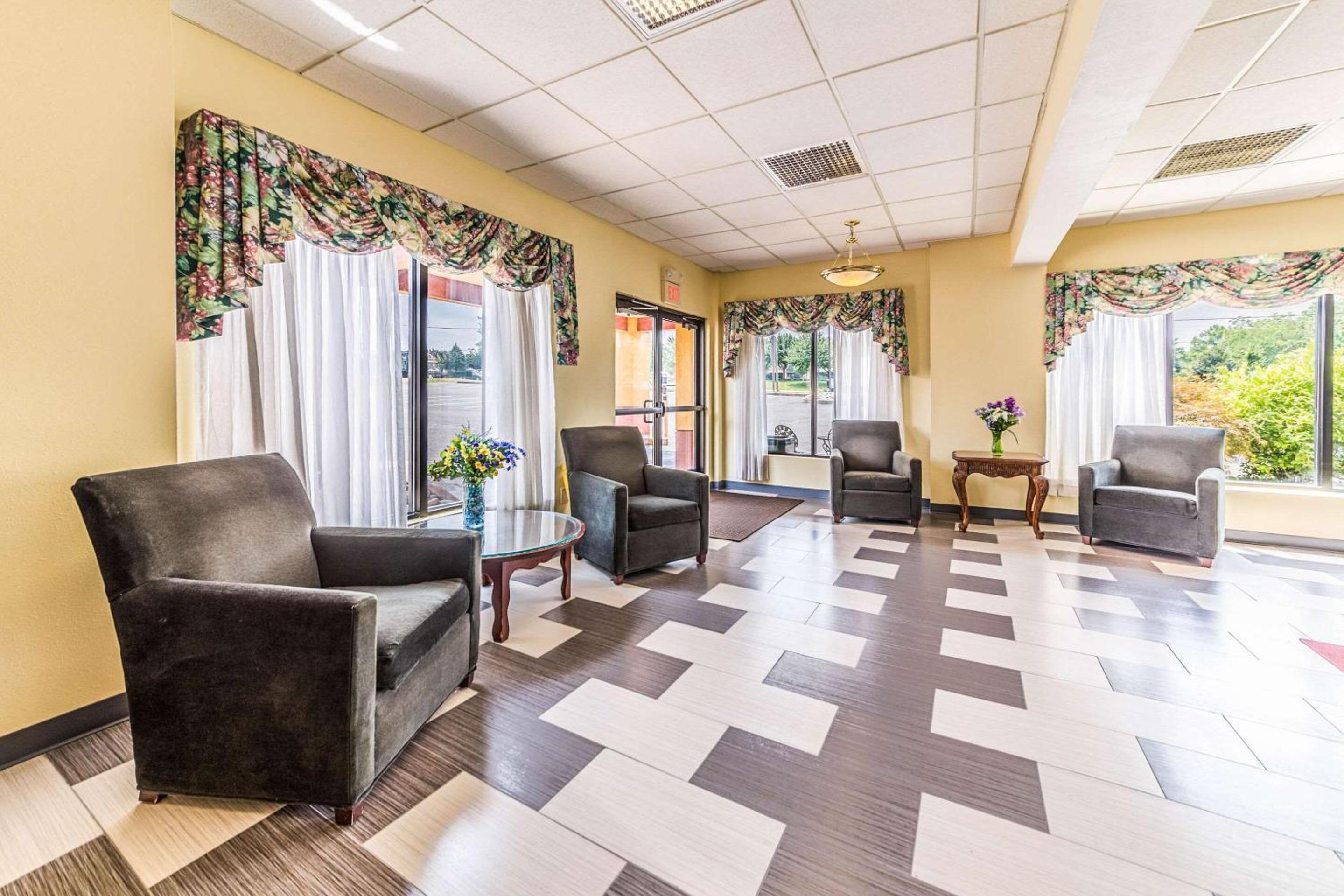 Knights Inn Montgomeryville view 5