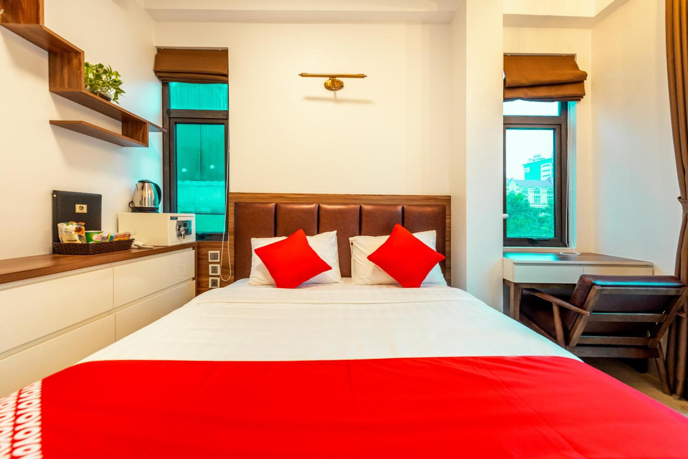 Westlake Tay Ho Hotel 696 Lạc Long Quân