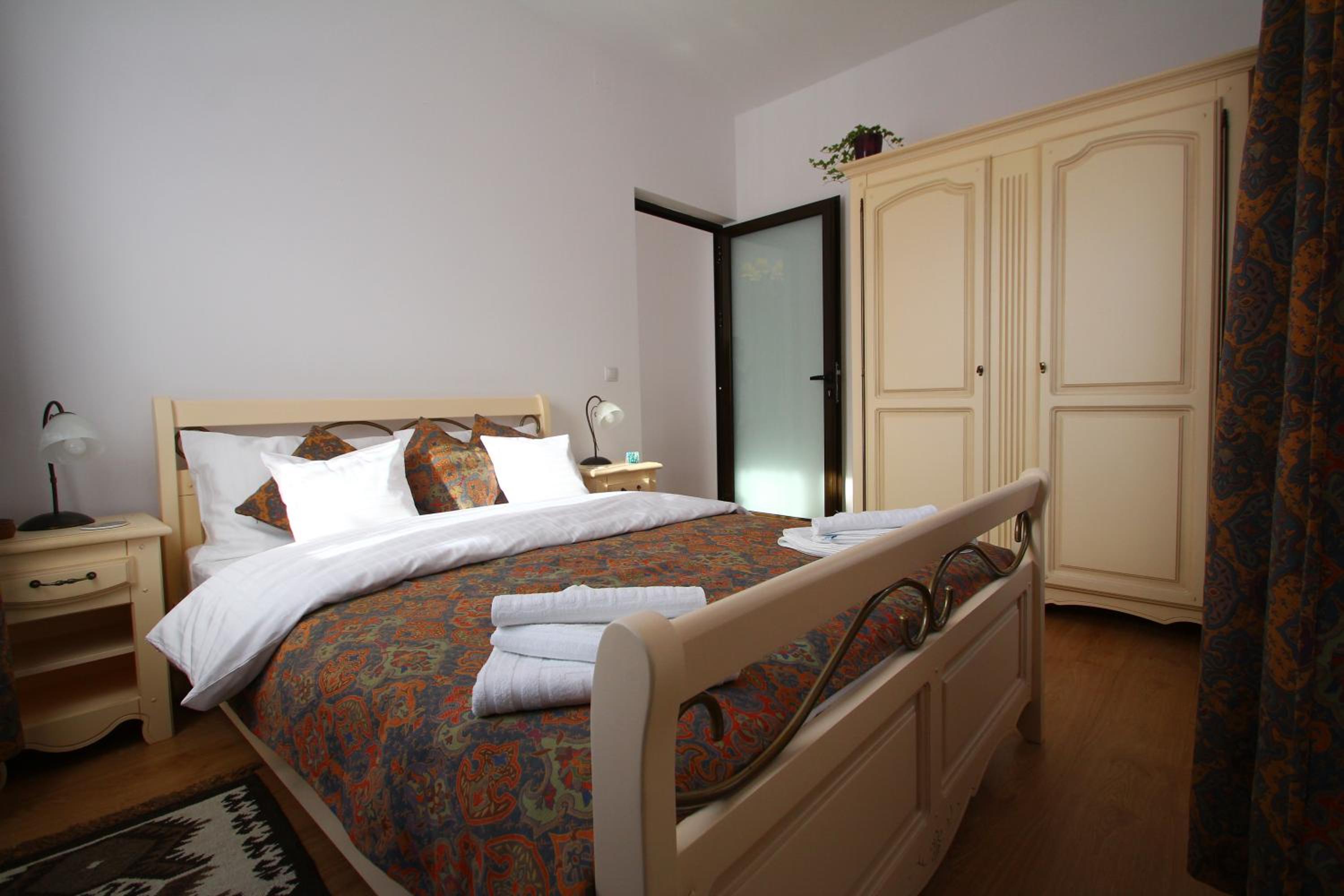 Flora Luxury House view 4