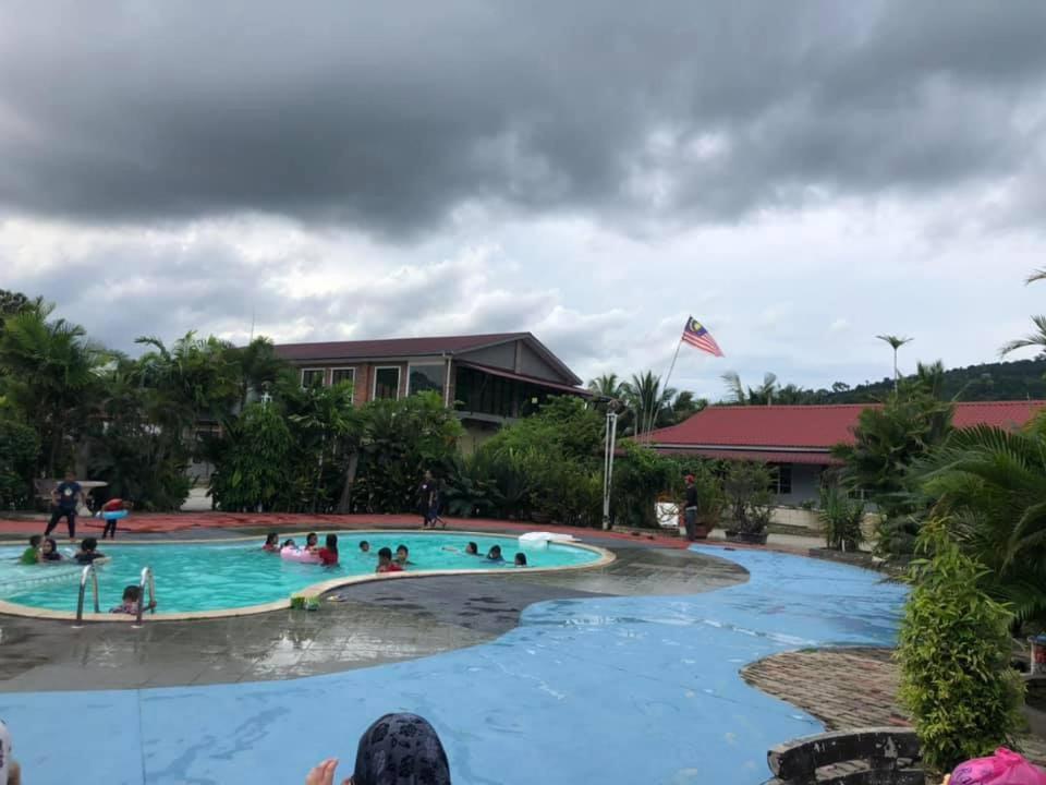 Penarak Bamboo Beach Motel