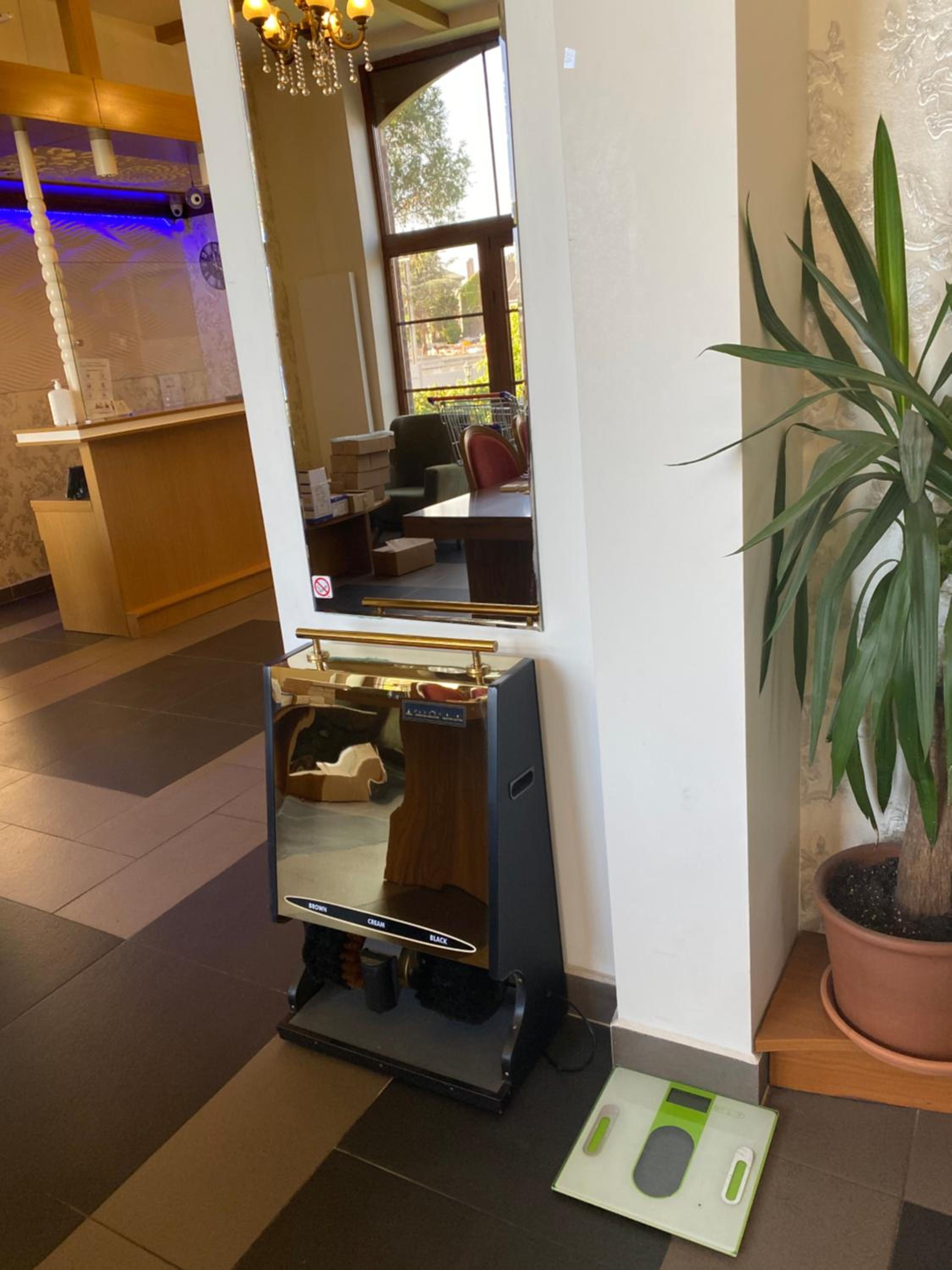 Fly inn Hotel Lounge & Nezzo Restaurant