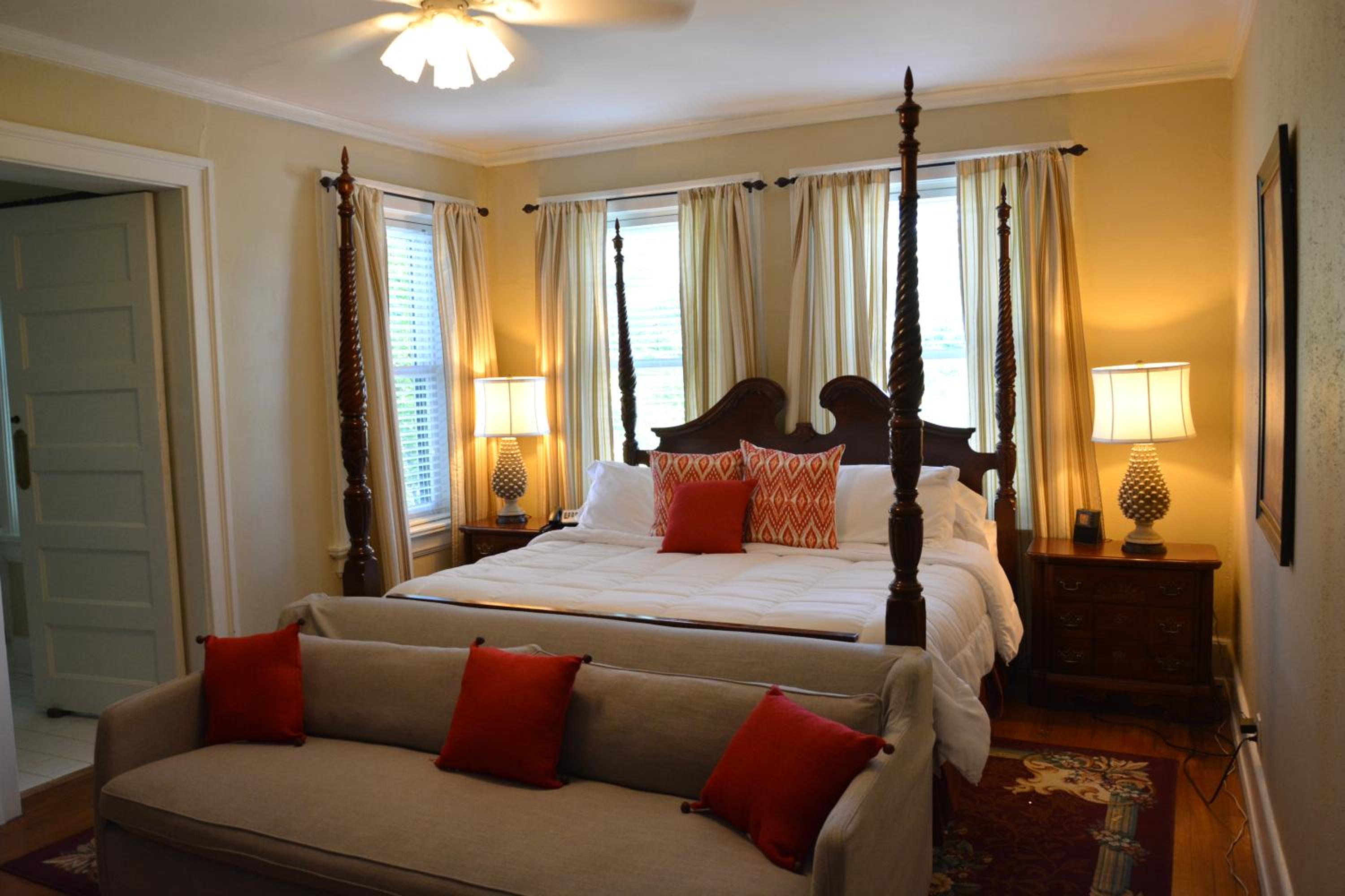 Inn at 835 Boutique Hotel