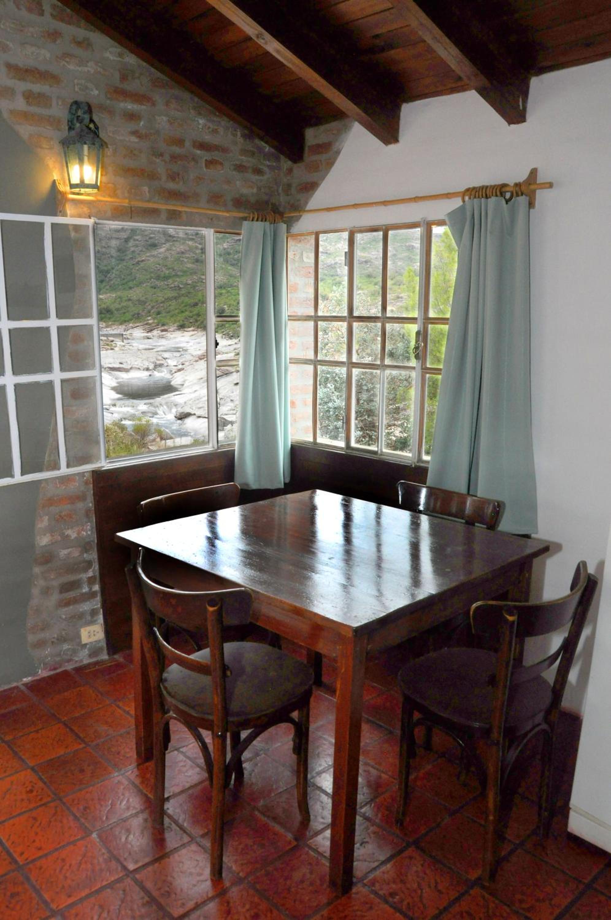 LA TOMA Complejo de Montaña - Cabañas y Habitaciones en Hosteria