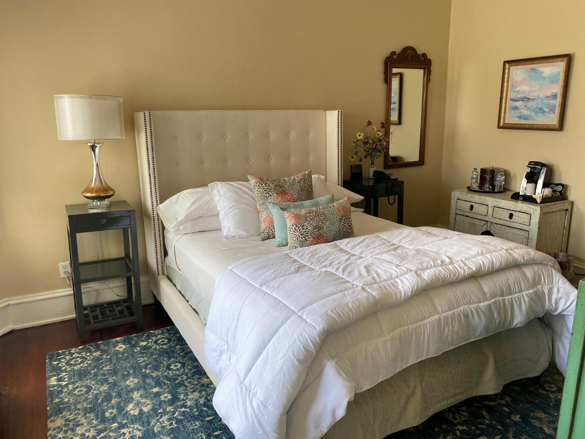 Inn at 835 Boutique Hotel