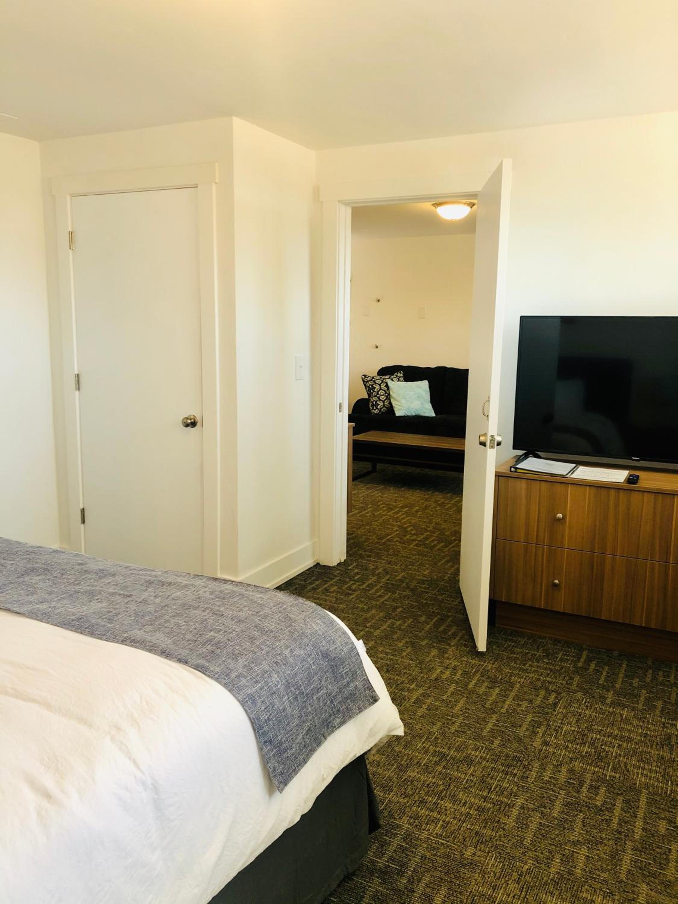 Blue Sage Inn & Suites