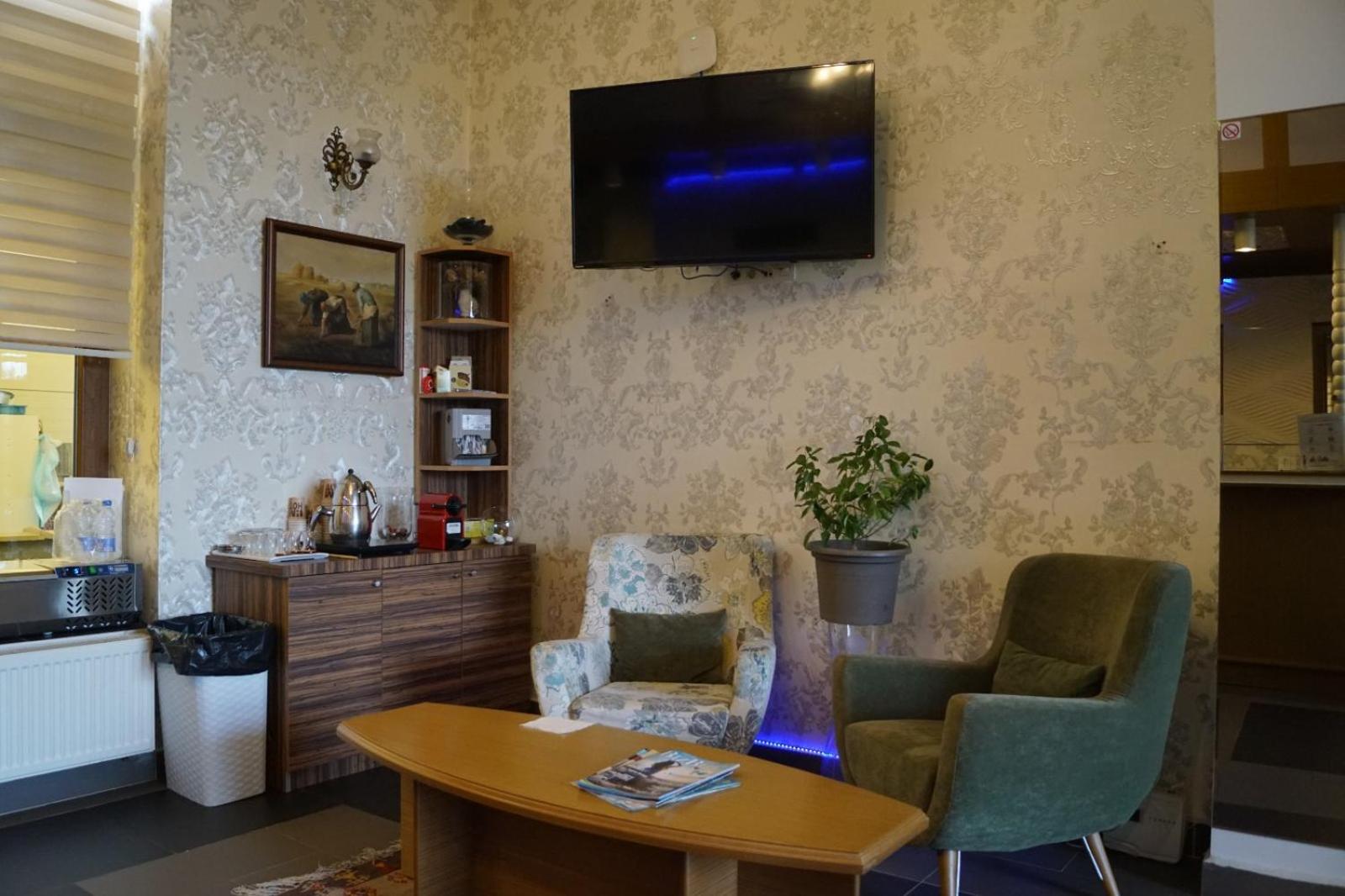 Fly inn Hotel Lounge & Nezzo Restaurant
