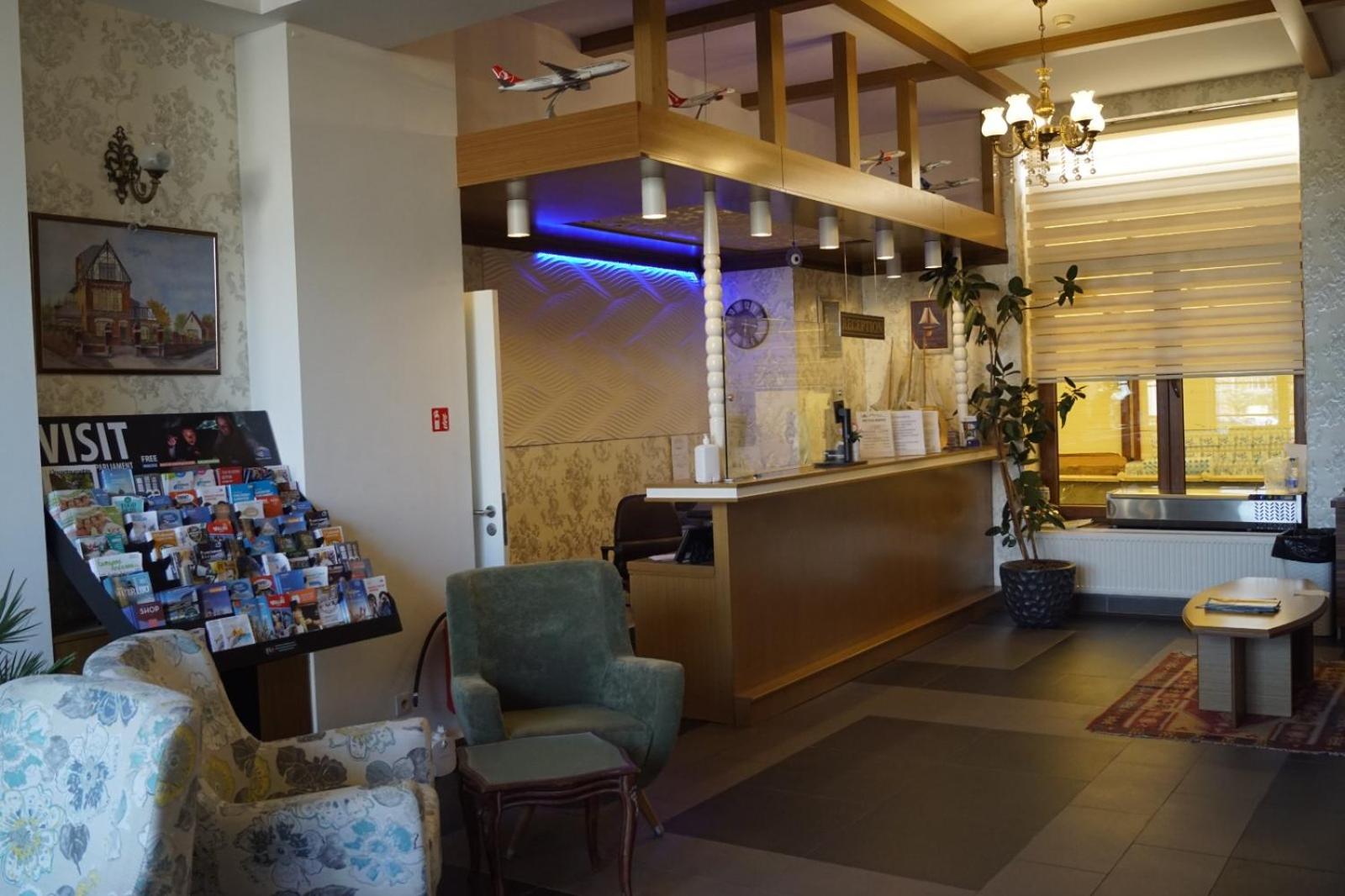 Fly inn Hotel Lounge & Nezzo Restaurant
