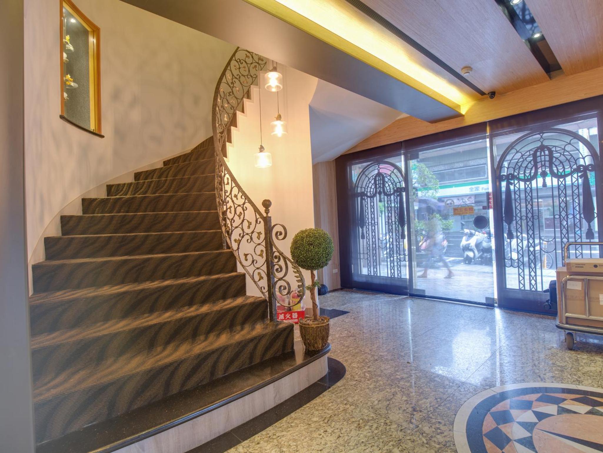 East Dragon Hotel