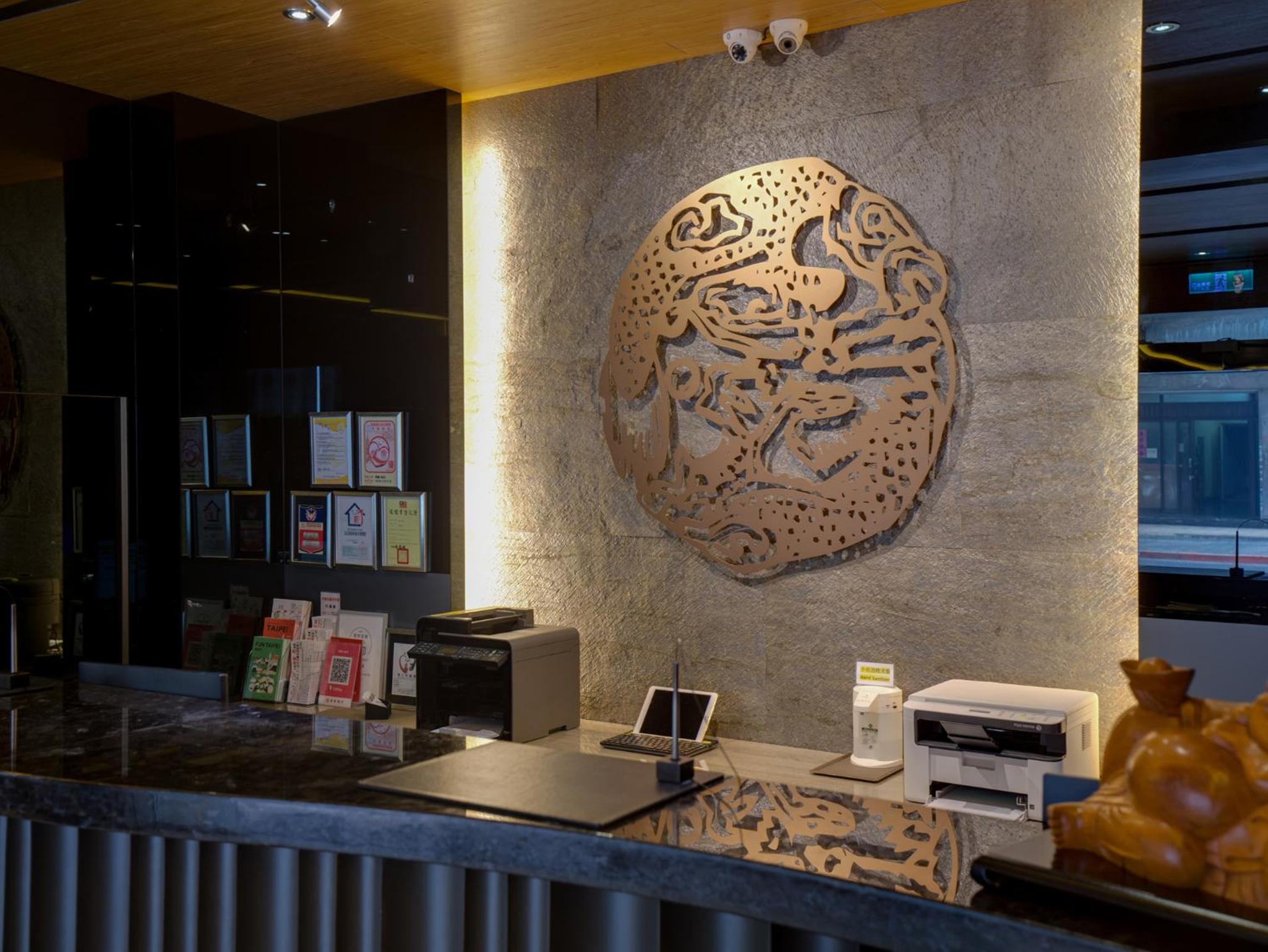 East Dragon Hotel