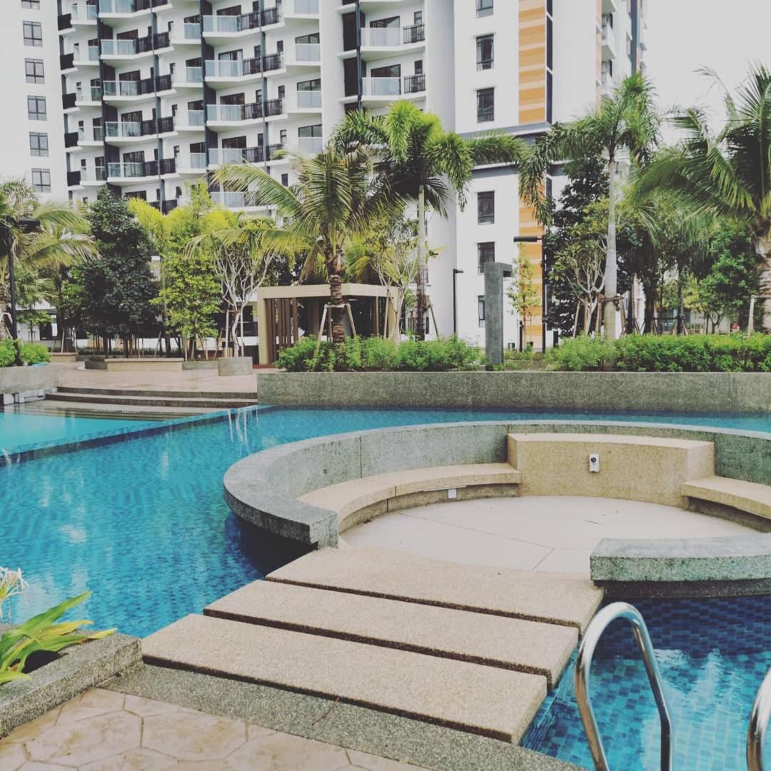 Farish's Suite D' TimurBay Seafront Residence-By Azharieta photo 3