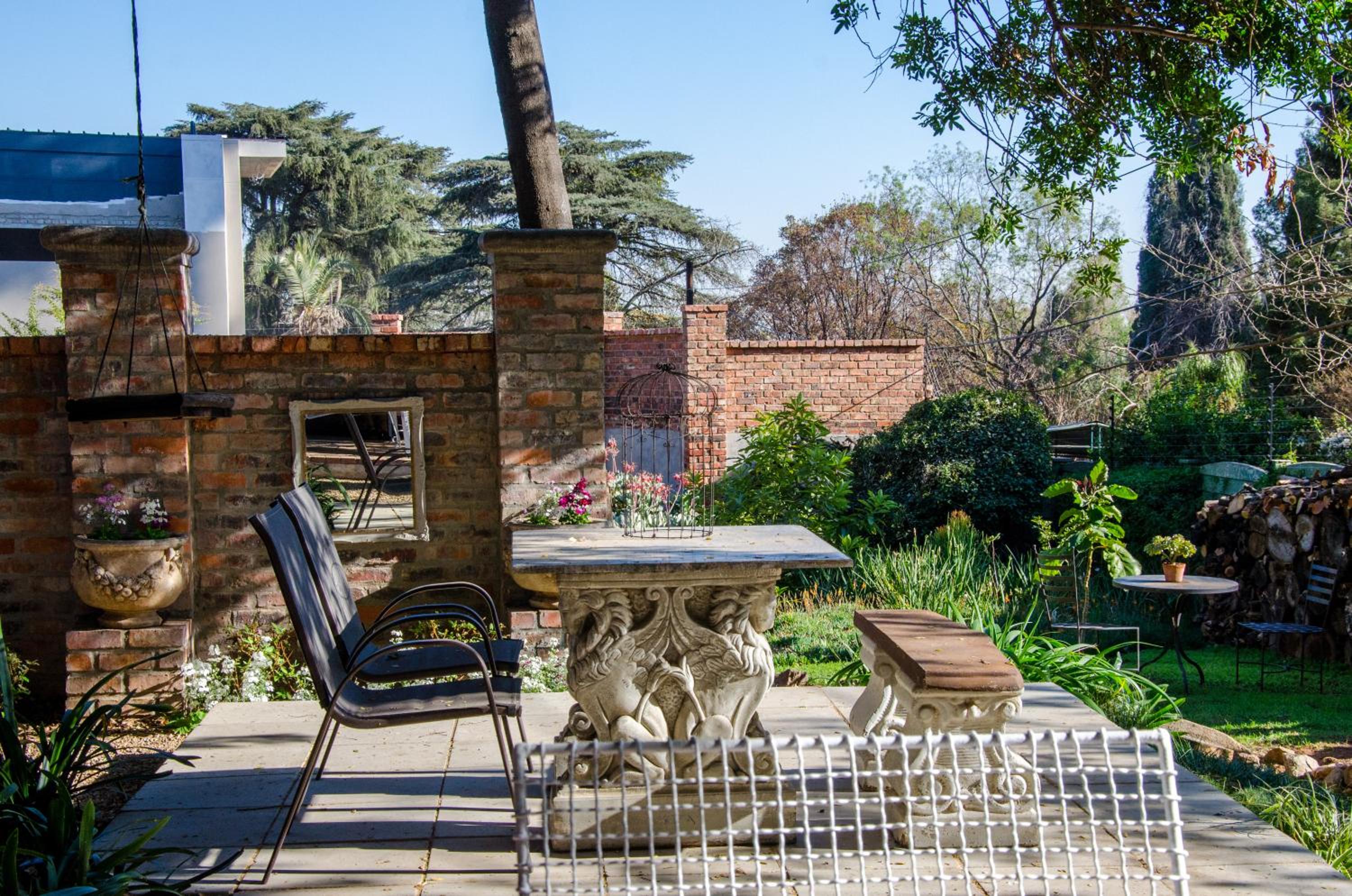Shepherd's Corner Guest House - Tranquil Boutique Stay in Bryanston