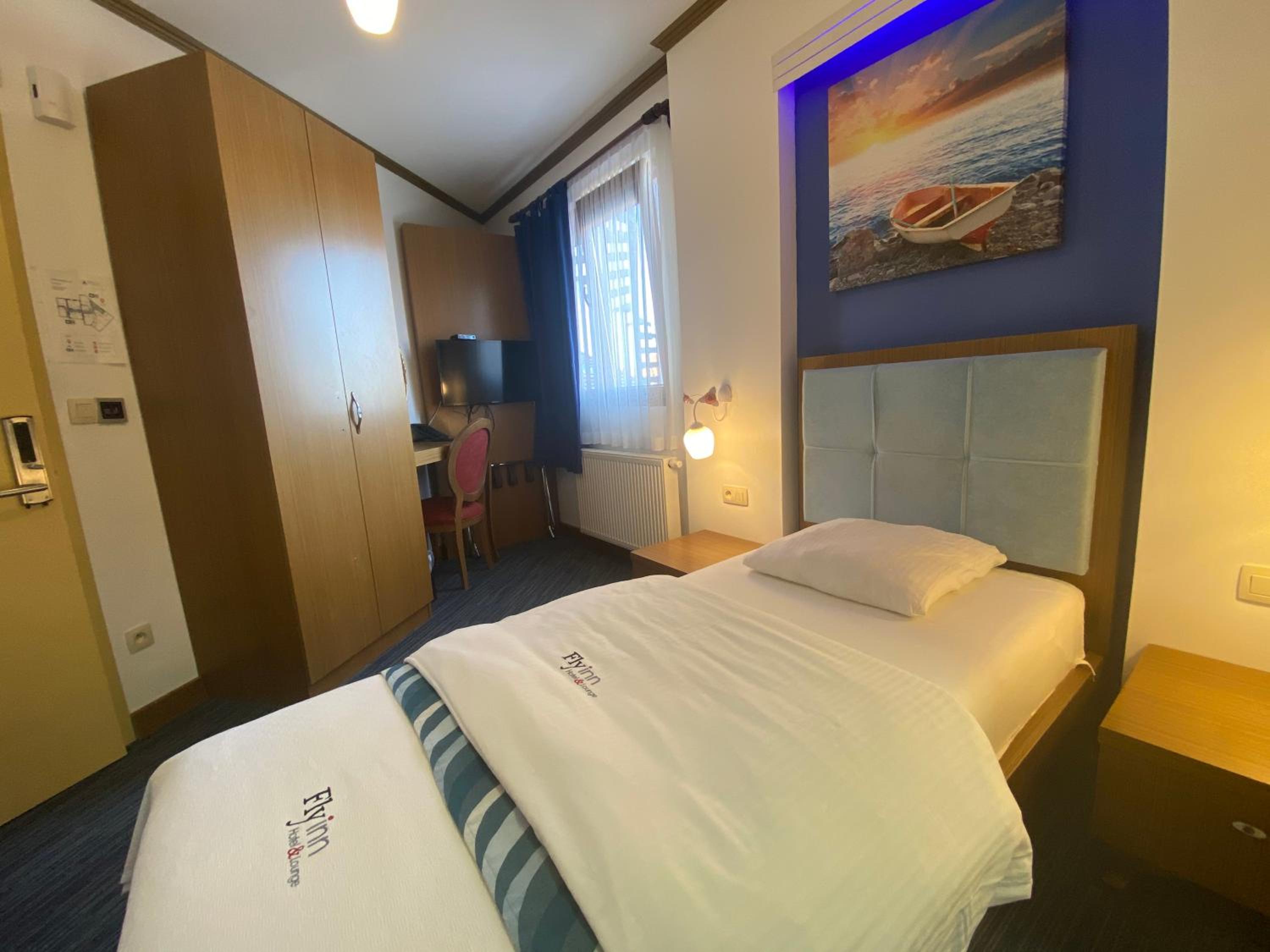 Fly inn Hotel Lounge & Nezzo Restaurant