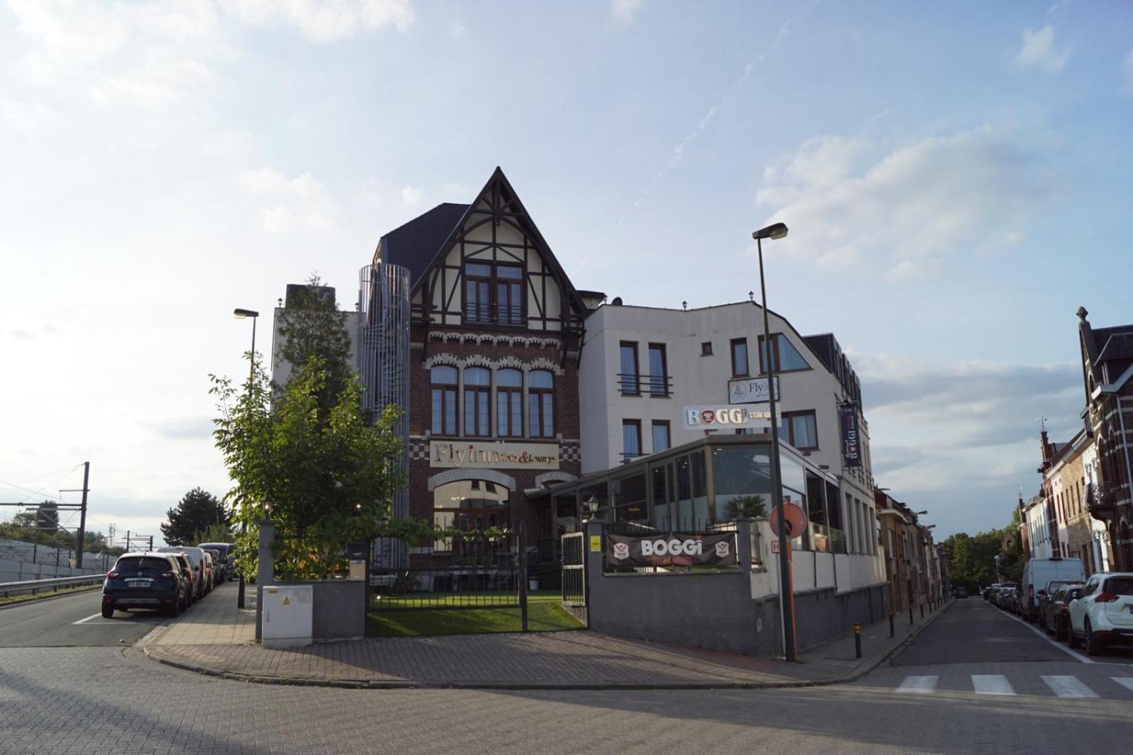 Fly inn Hotel Lounge & Nezzo Restaurant