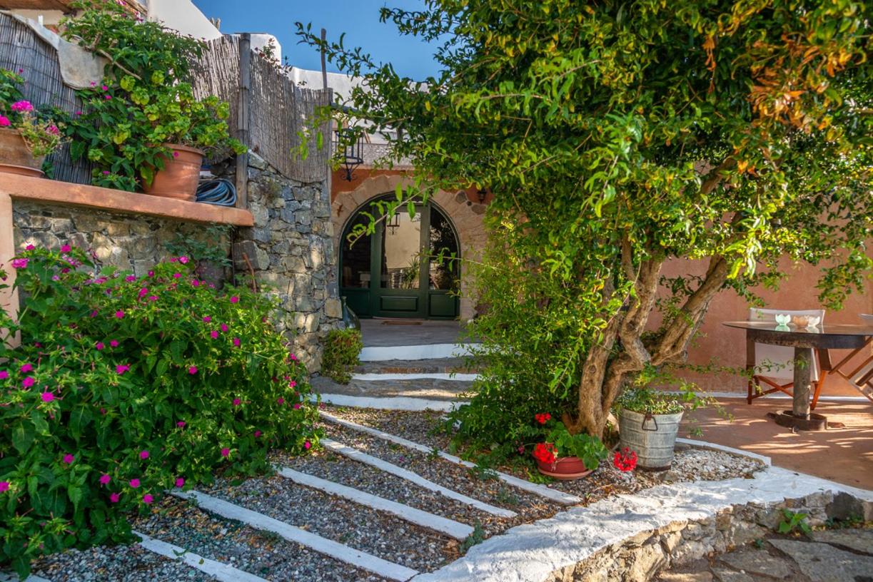 The Old Pomegranate House