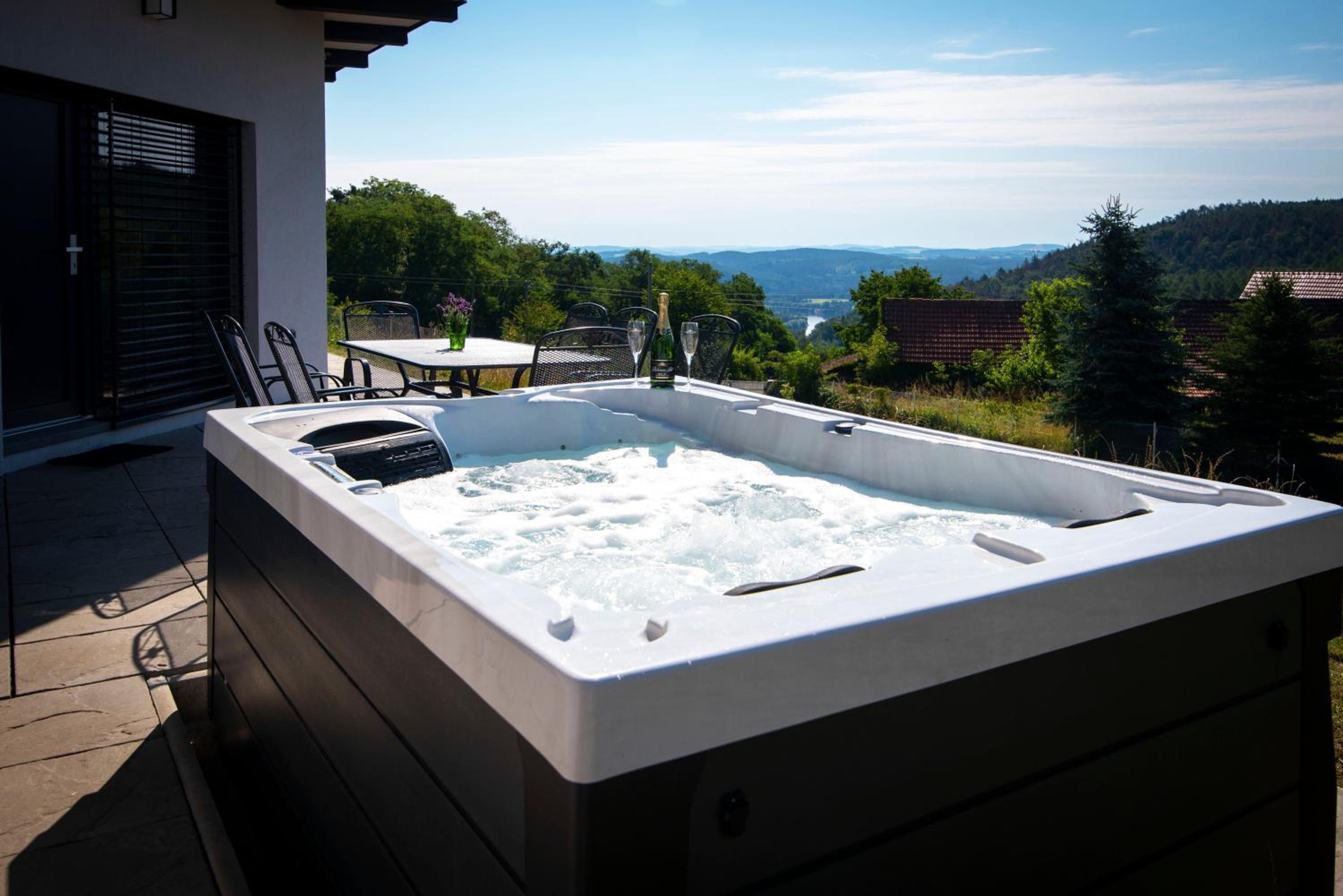 Wellness bungalov - vodní nádrž Slapy - 40km od Prahy