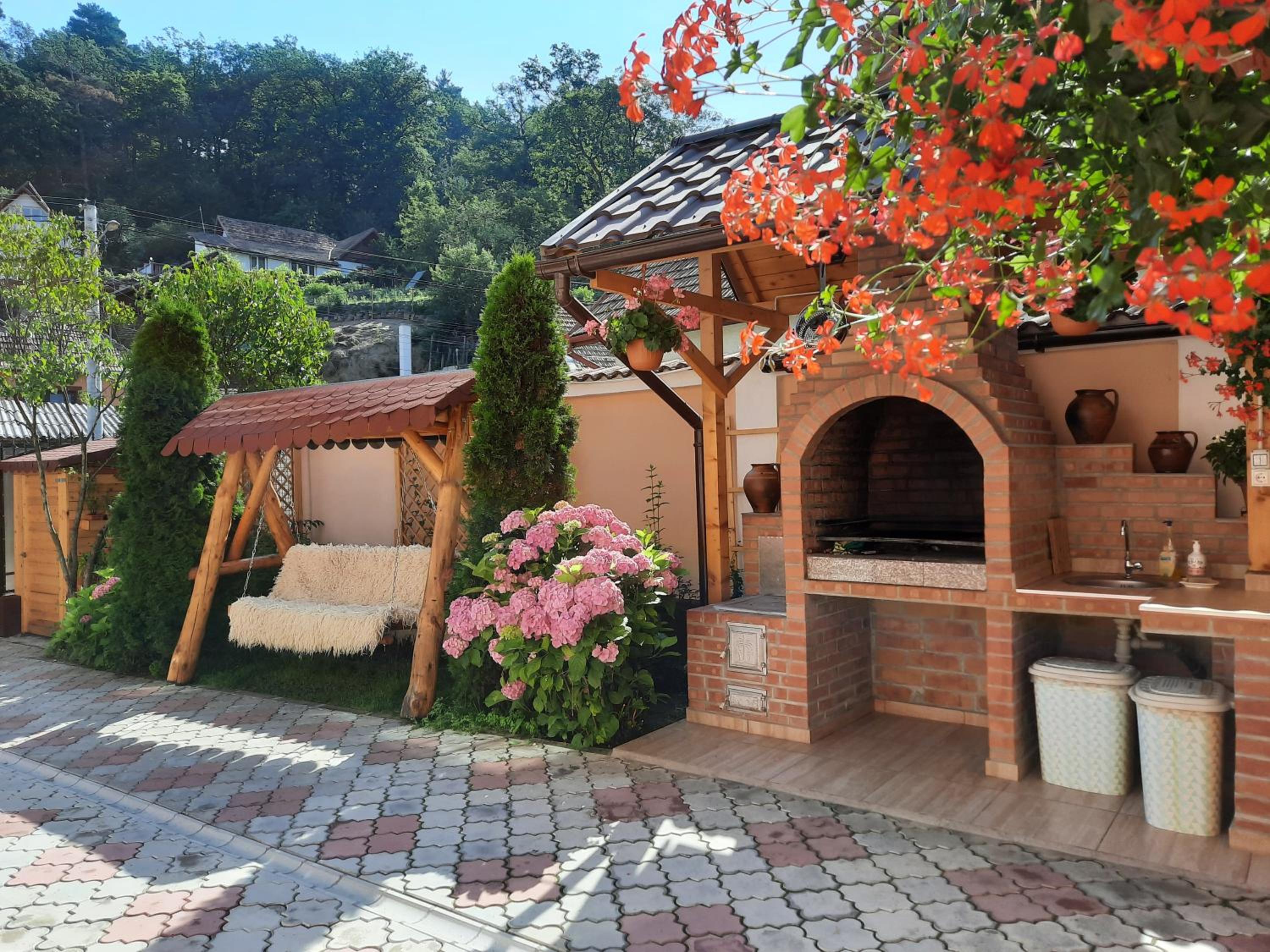 Casa Dacică - Rasnov Central - Free Parking - Close to Bran, Brasov, Dino Park & Restaurants view 3