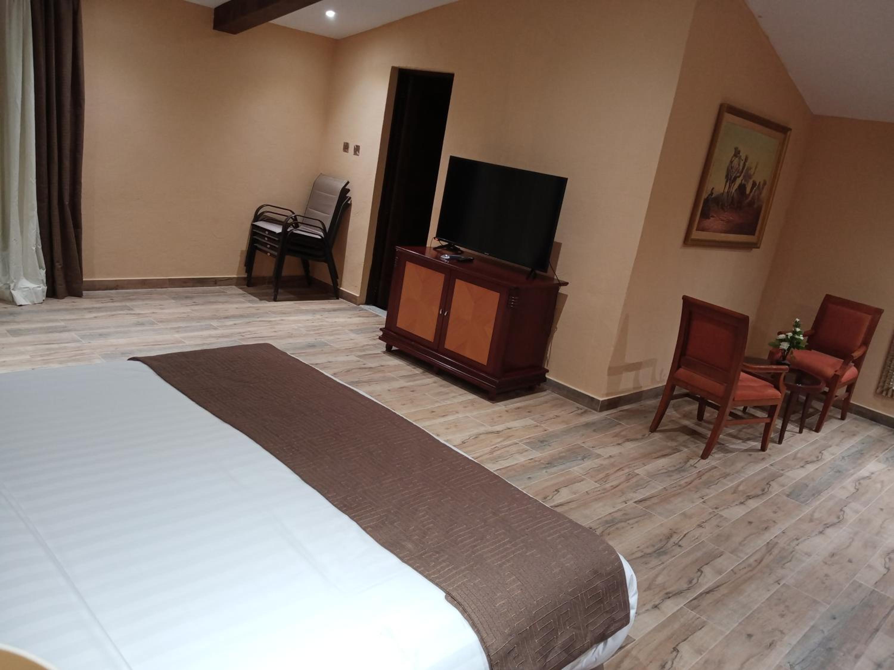 Desert Inn Resort and Camp