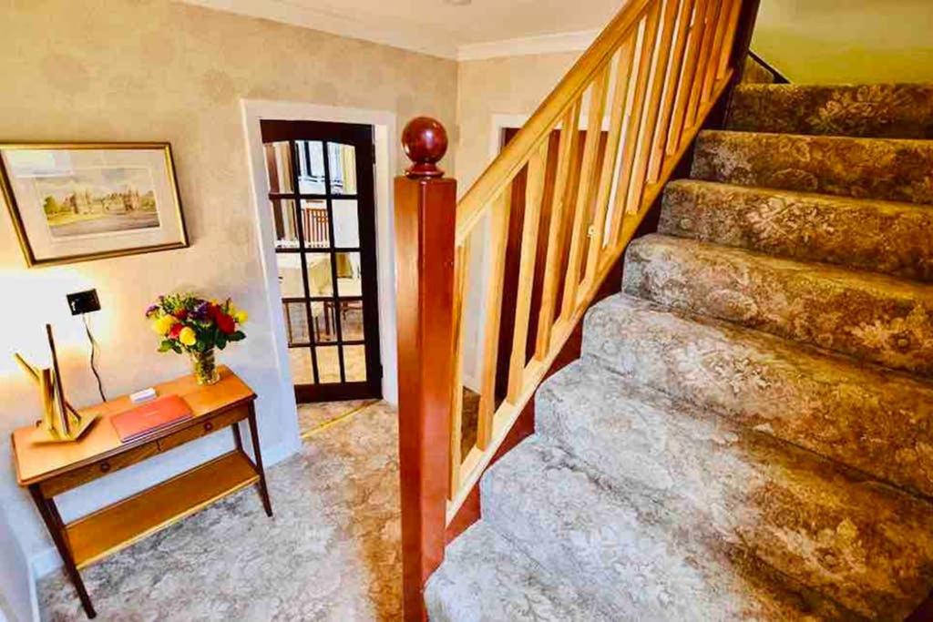 Aldourie Guest House