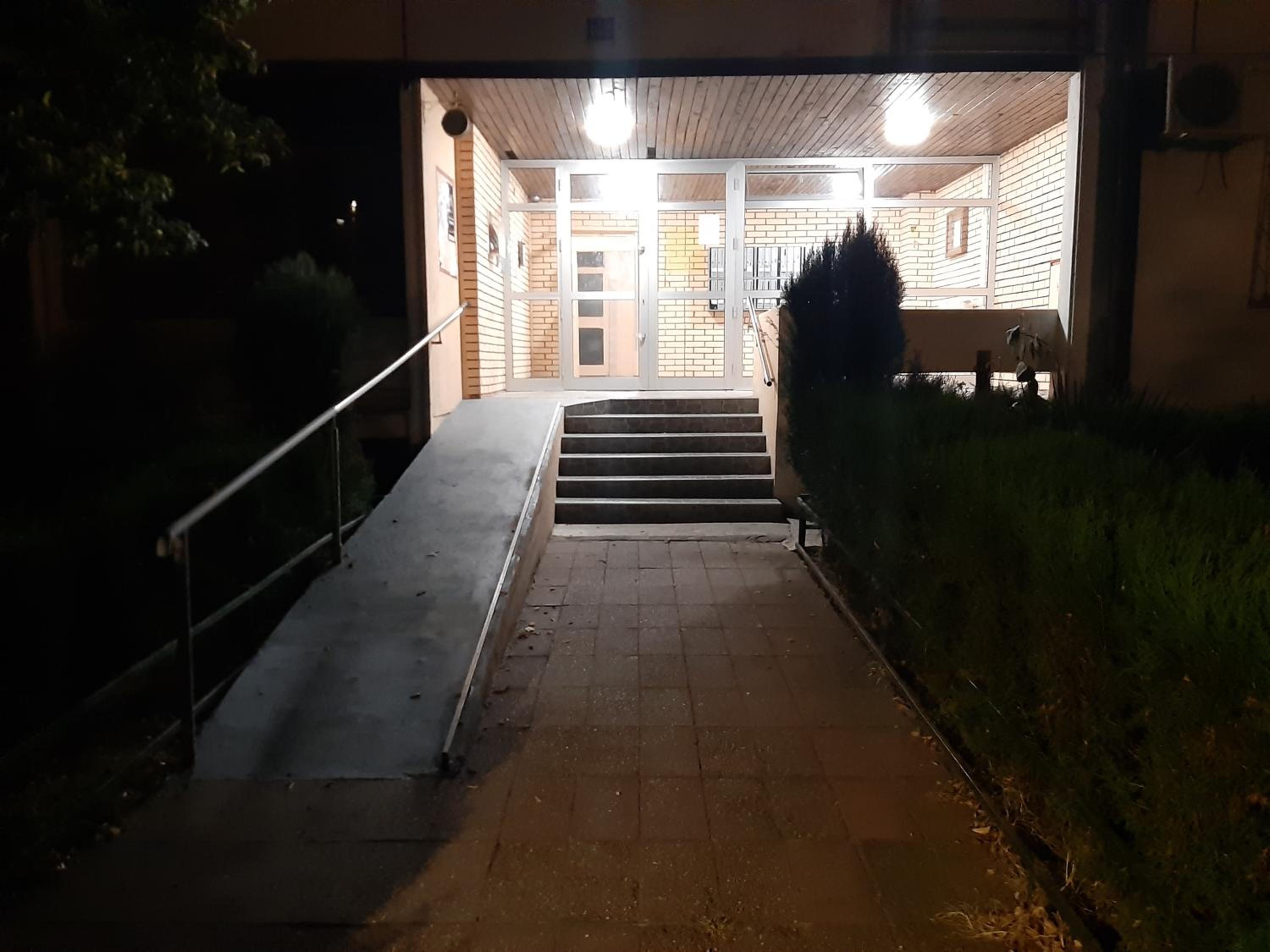 Serbian home - Gandijeva 162, free parking, blok 44 view 5
