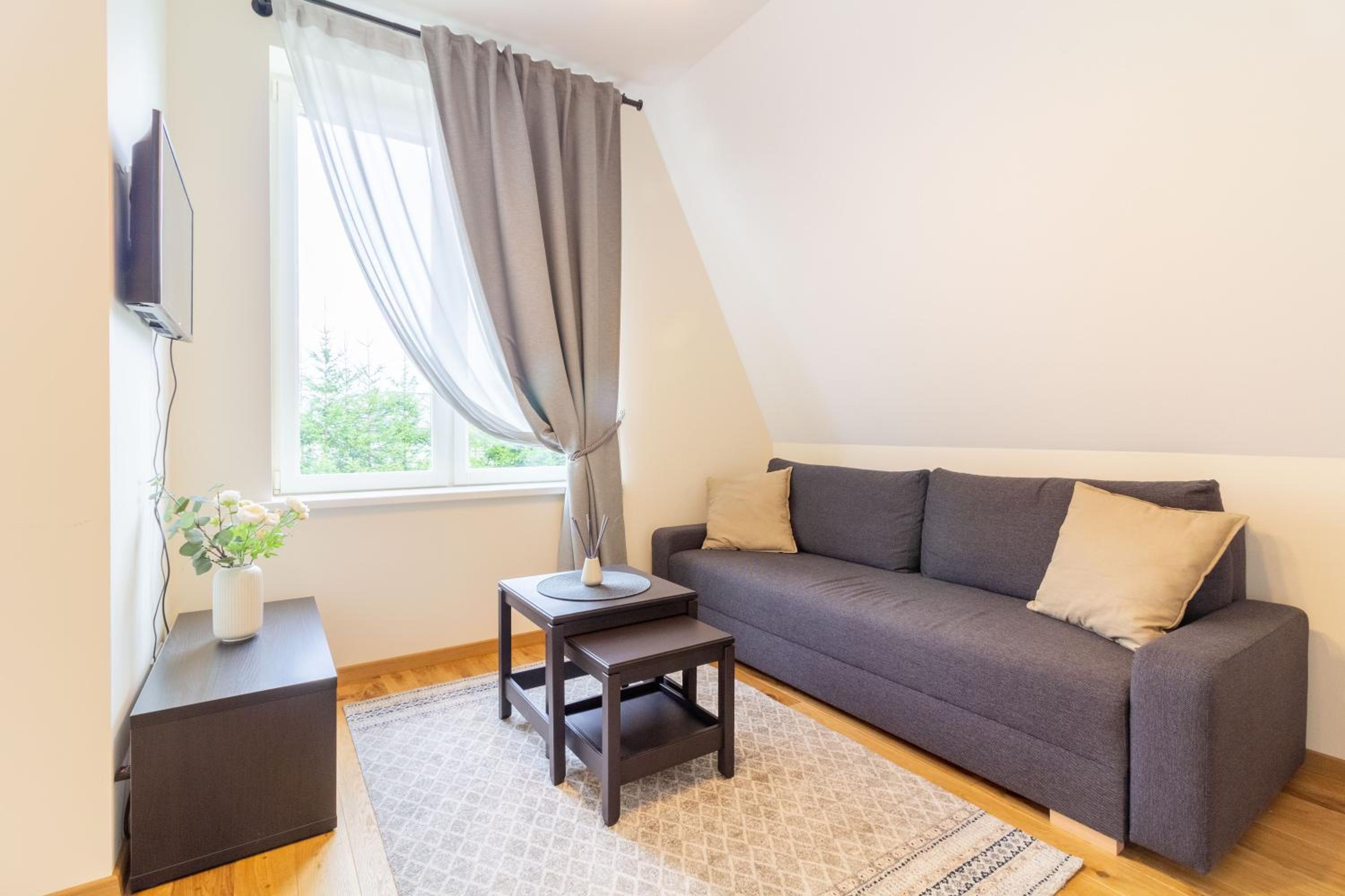 Verde Apartment, By Cohost view 3