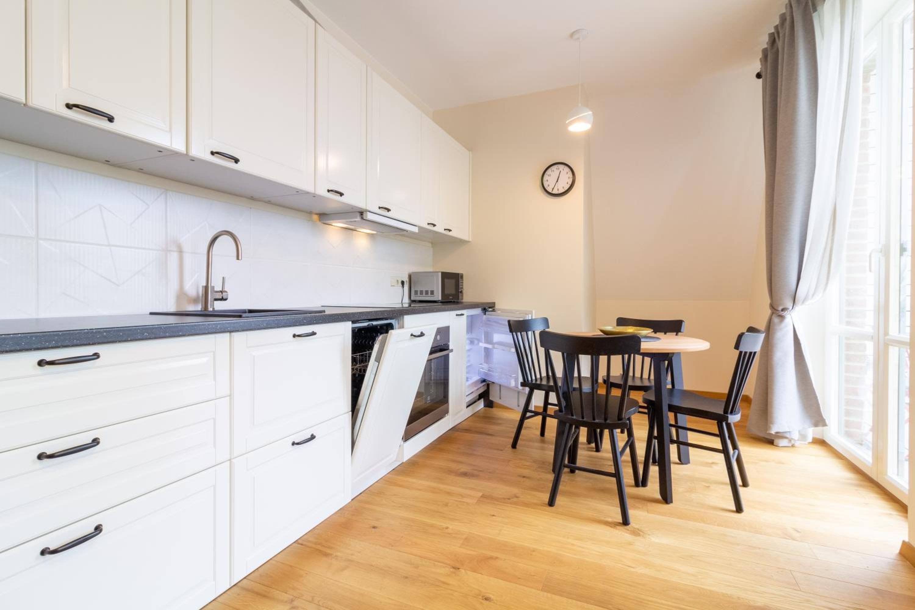 Verde Apartment, By Cohost view 4