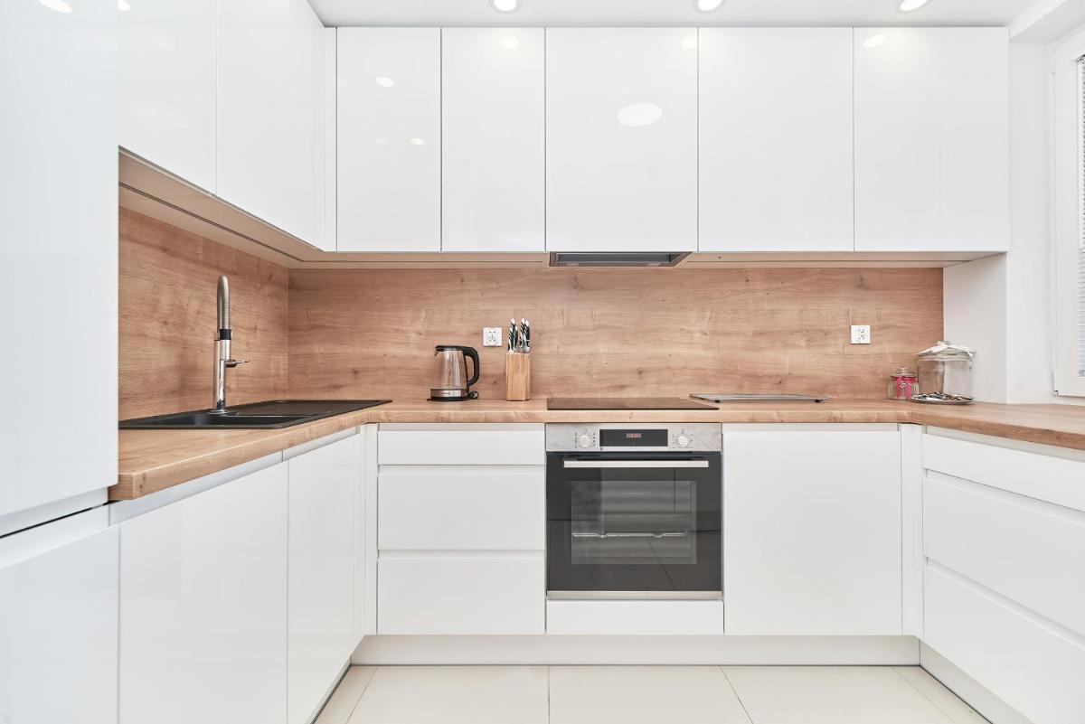 Exclusive Apartments Tęczowa with underground PARKING by Renters view 4
